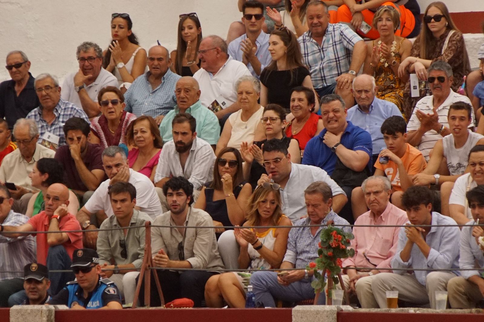 Javier Castaño se despide de Guijuelo y Damián Castaño, su hermano, e Ismael Martín salen a hombros en Guijuelo