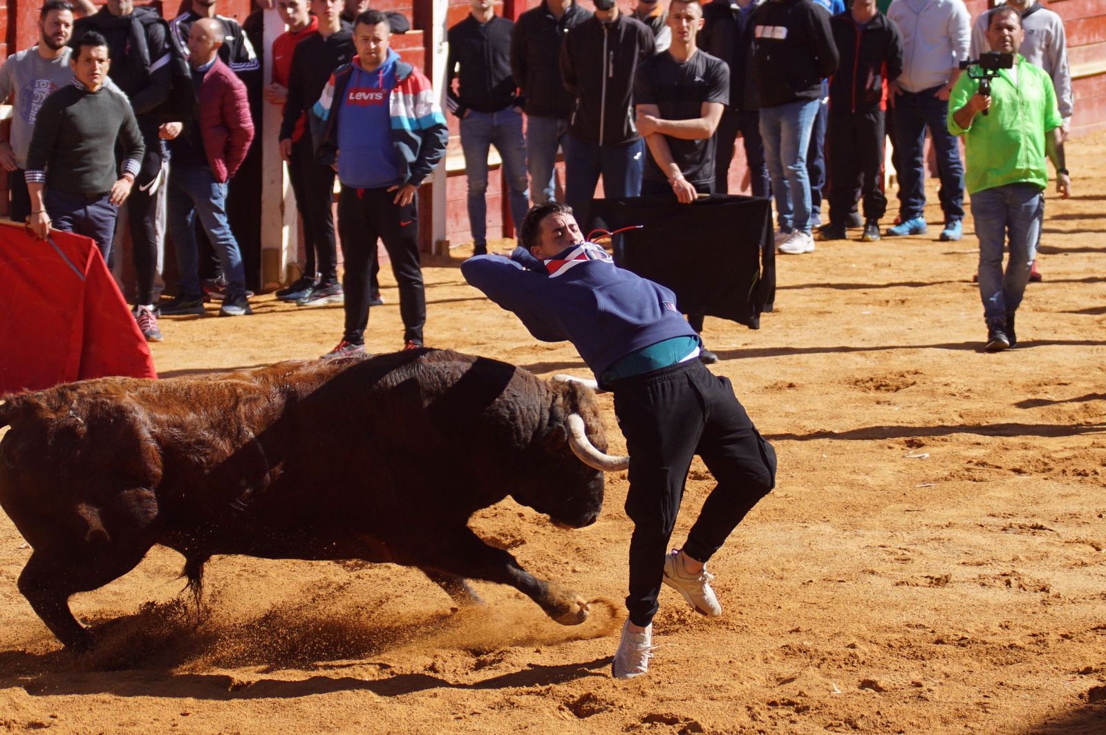 encierro-capea-y-ambiente-en-ciudad-rodrigo-en-este-lunes-de-carnaval-12