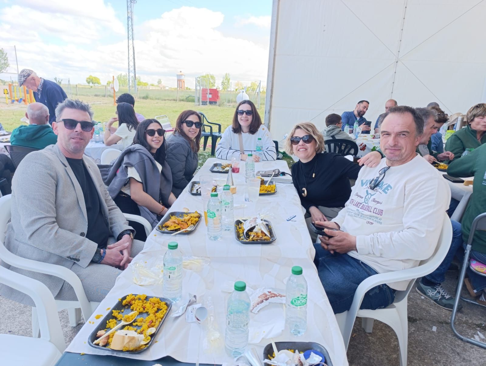 La paella popular de Cabrillas marca el final de las fiestas