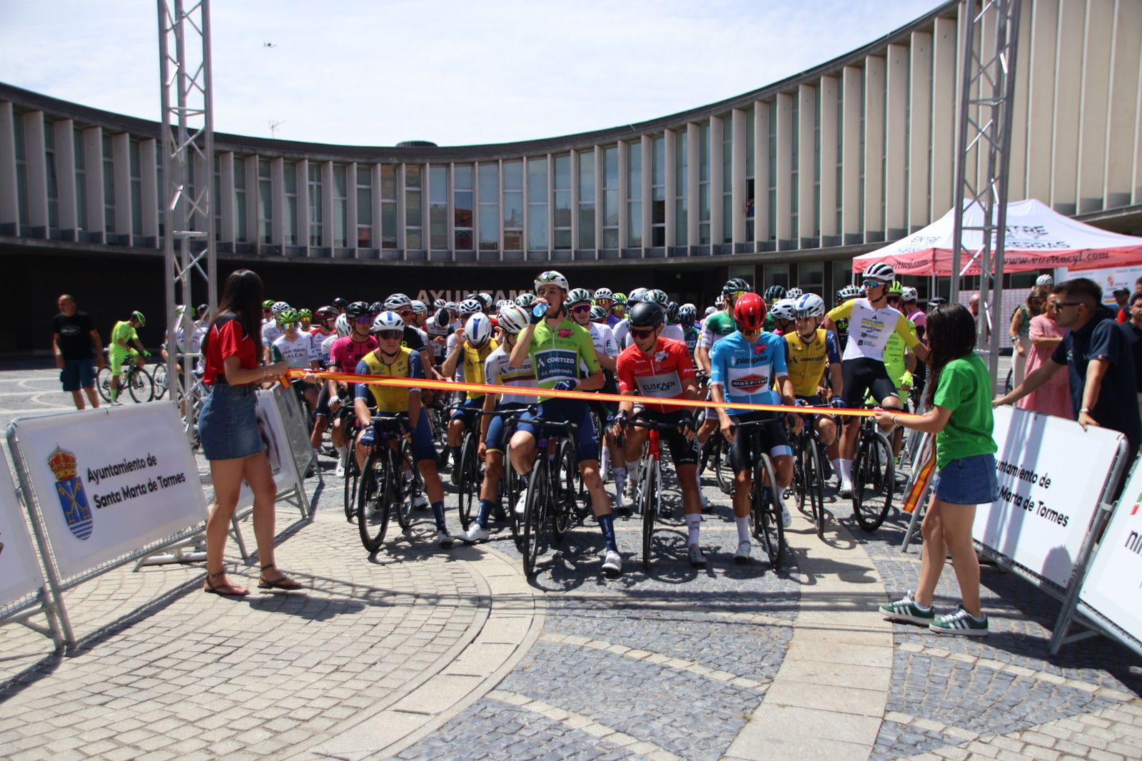 Salida II Vuelta Ciclista a Castilla y León Sub-23 y Élite