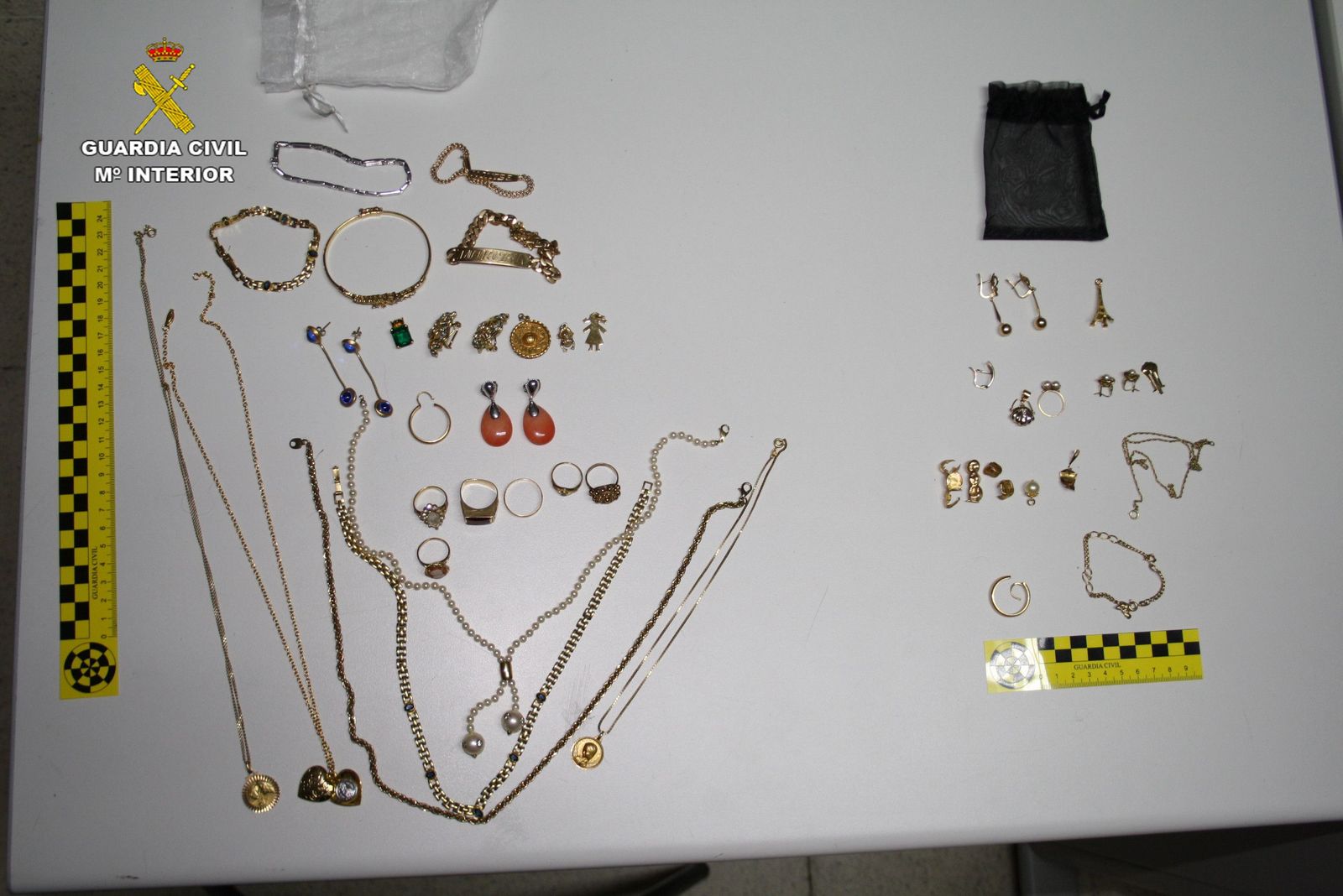 JOYAS INTERVENIDAS con mosca