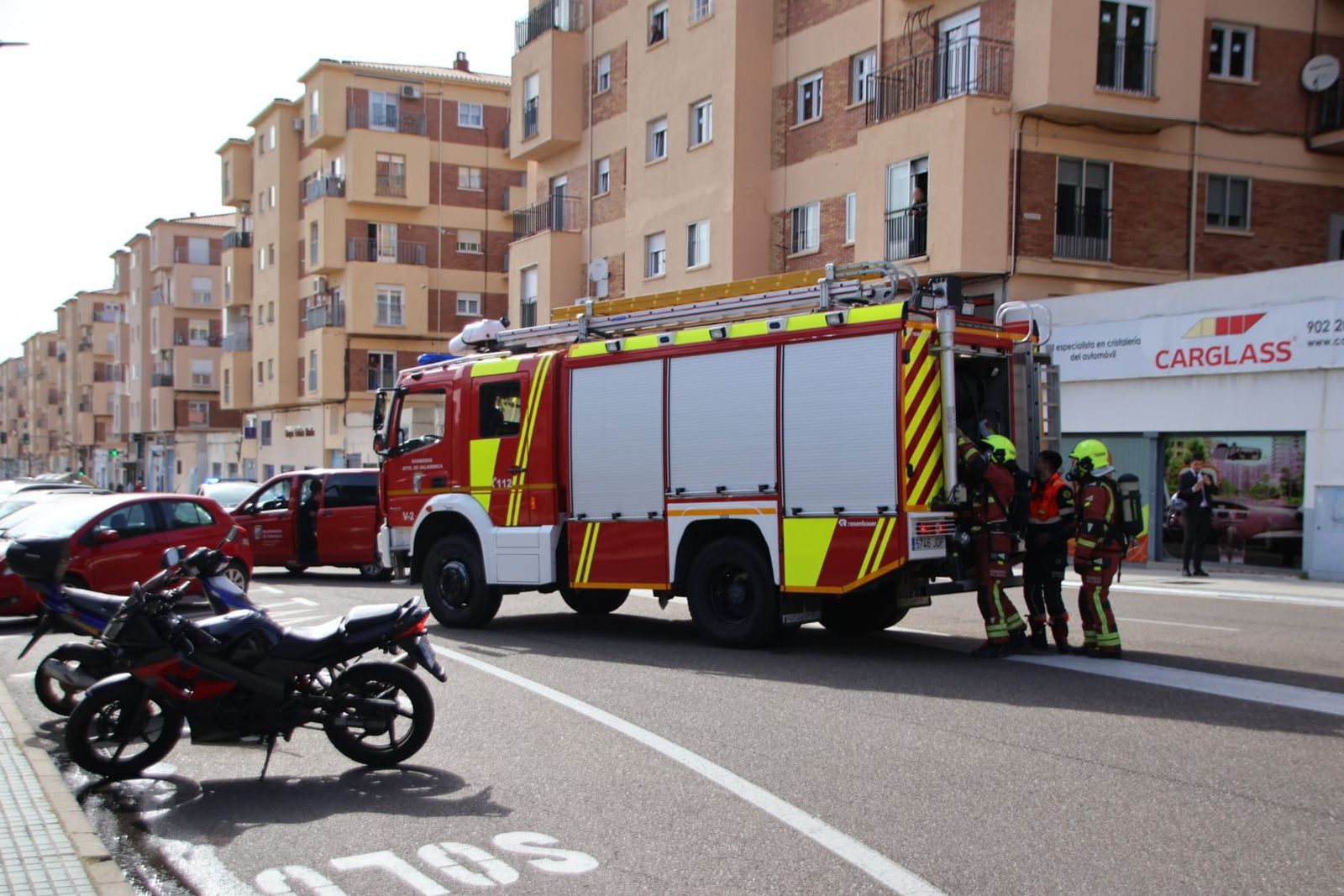 Un turismo arde junto a los Bloques Nícar de Salamanca