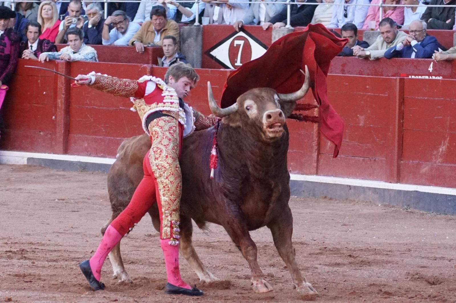 La corrida concurso para despedir la feria con Morante, Talavante y Borja Jiménez: imágenes de los mejores momentos en La Glorieta