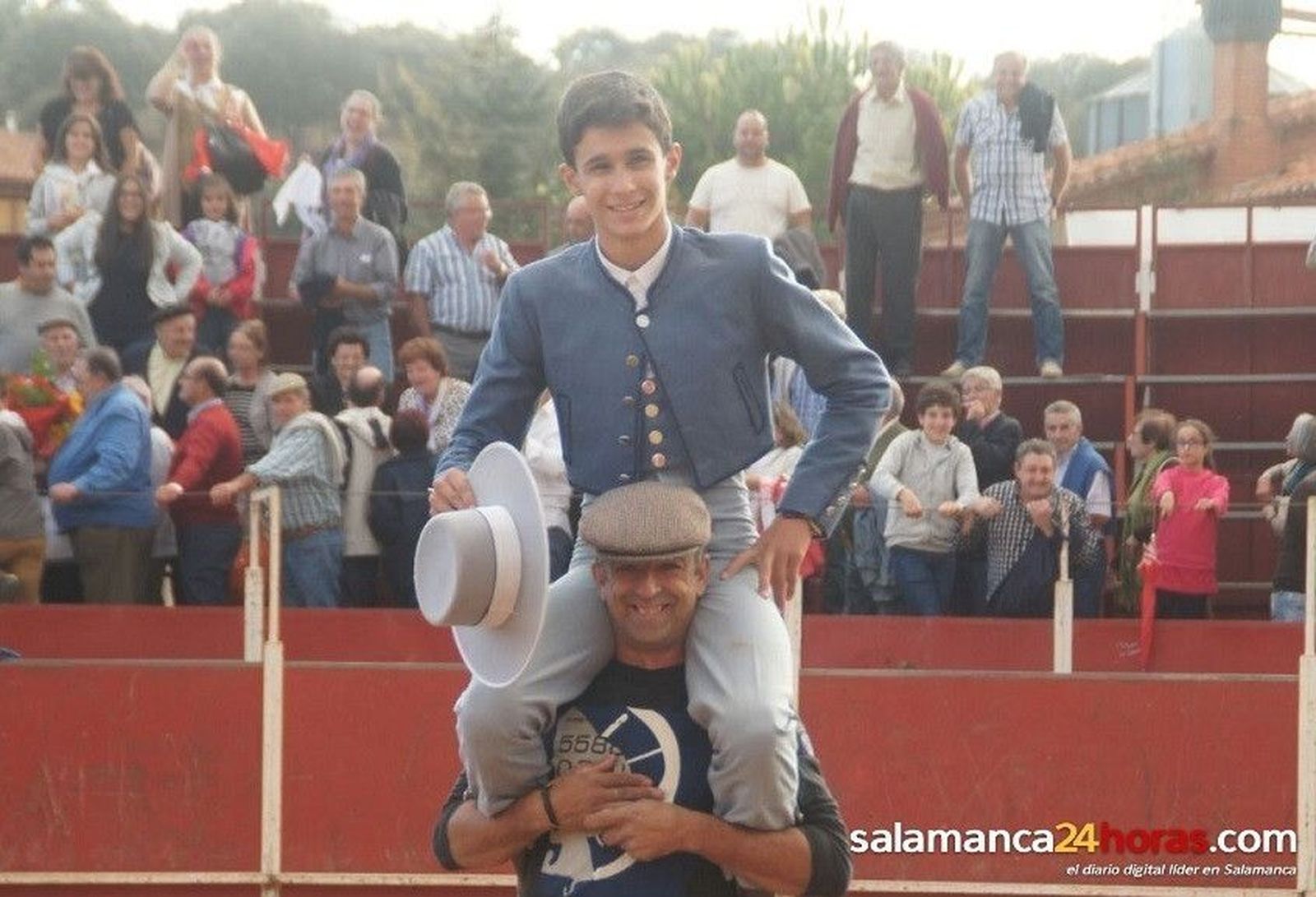 Manuel Dios le Guarde corta dos orejas en Tamames