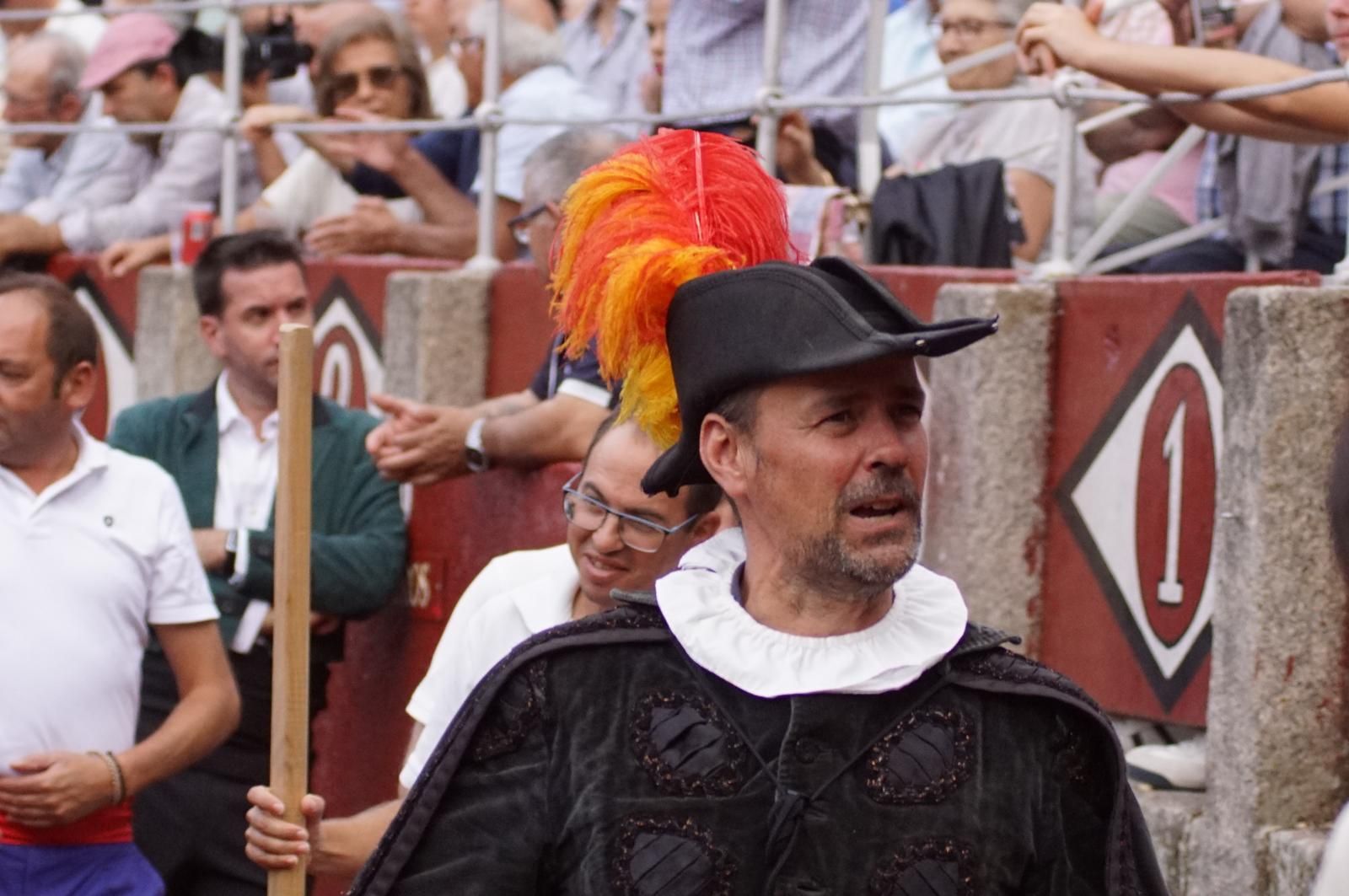 Expectación por ver los caballos de rejoneo en La Glorieta: imágenes del ambiente en los tendidos y en el patio de cuadrillas
