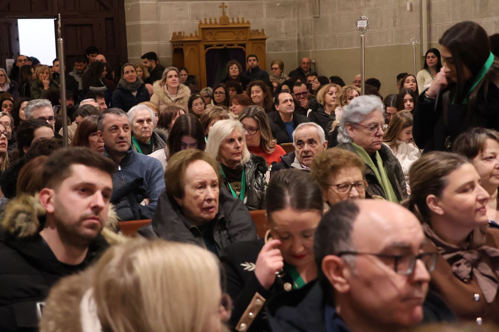GALERÍA | La Cofradía de la Virgen de la Esperanza da la bienvenida a sus nuevas incorporaciones
