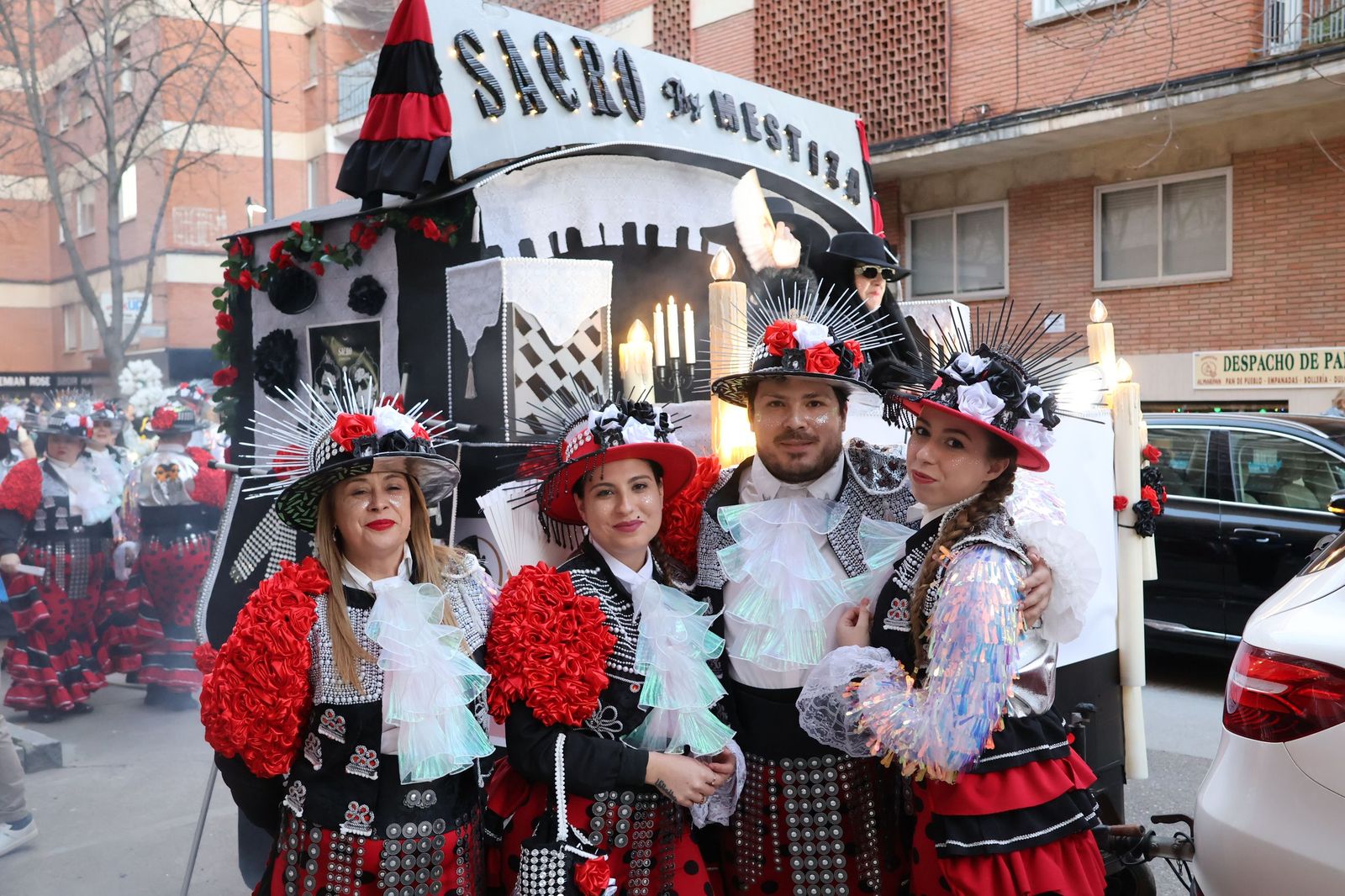 GALERÍA | Segundo desfile, mismo entusiasmo: Zamora se vuelve a disfrazar de Carnaval