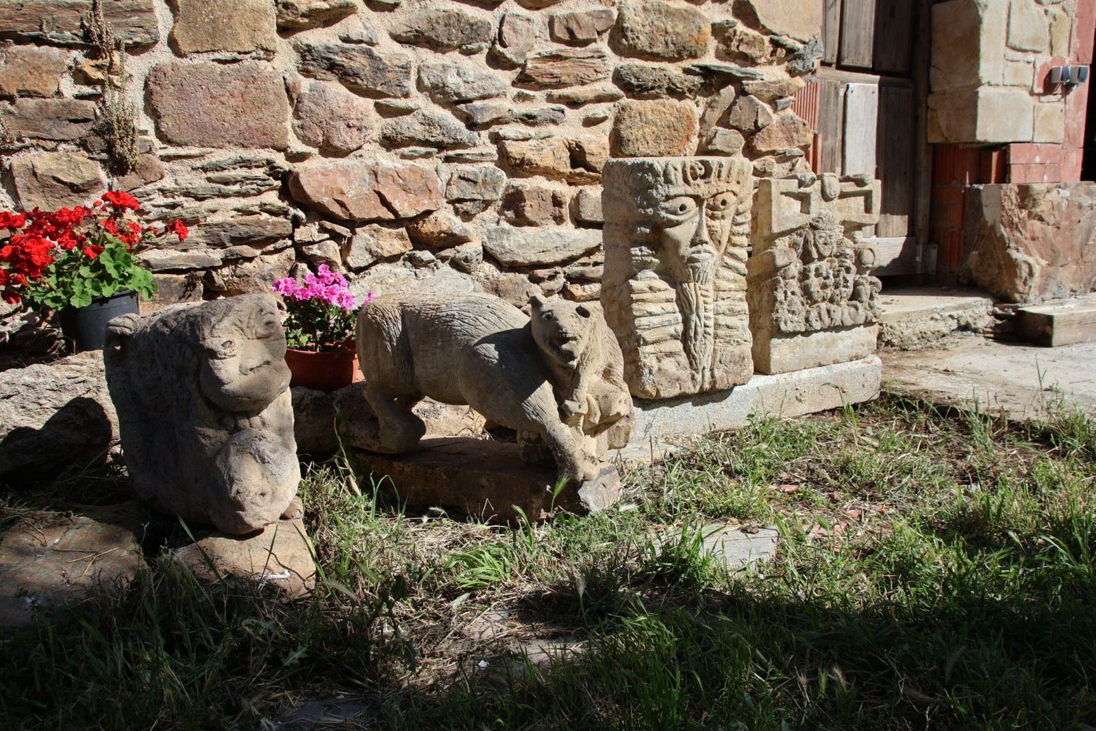 Obras del escultor salmantino Manuel Tomé