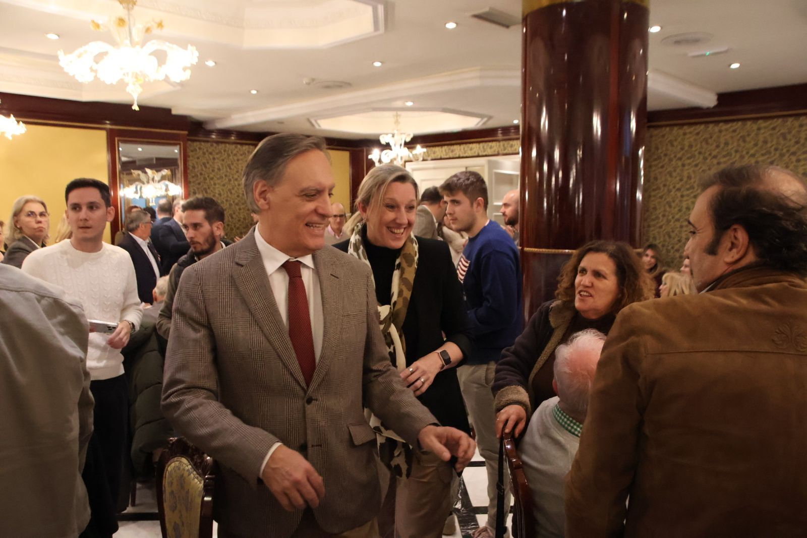 Isabel Blanco y García Carbayo participan en un encuentro con personas mayores de la ciudad