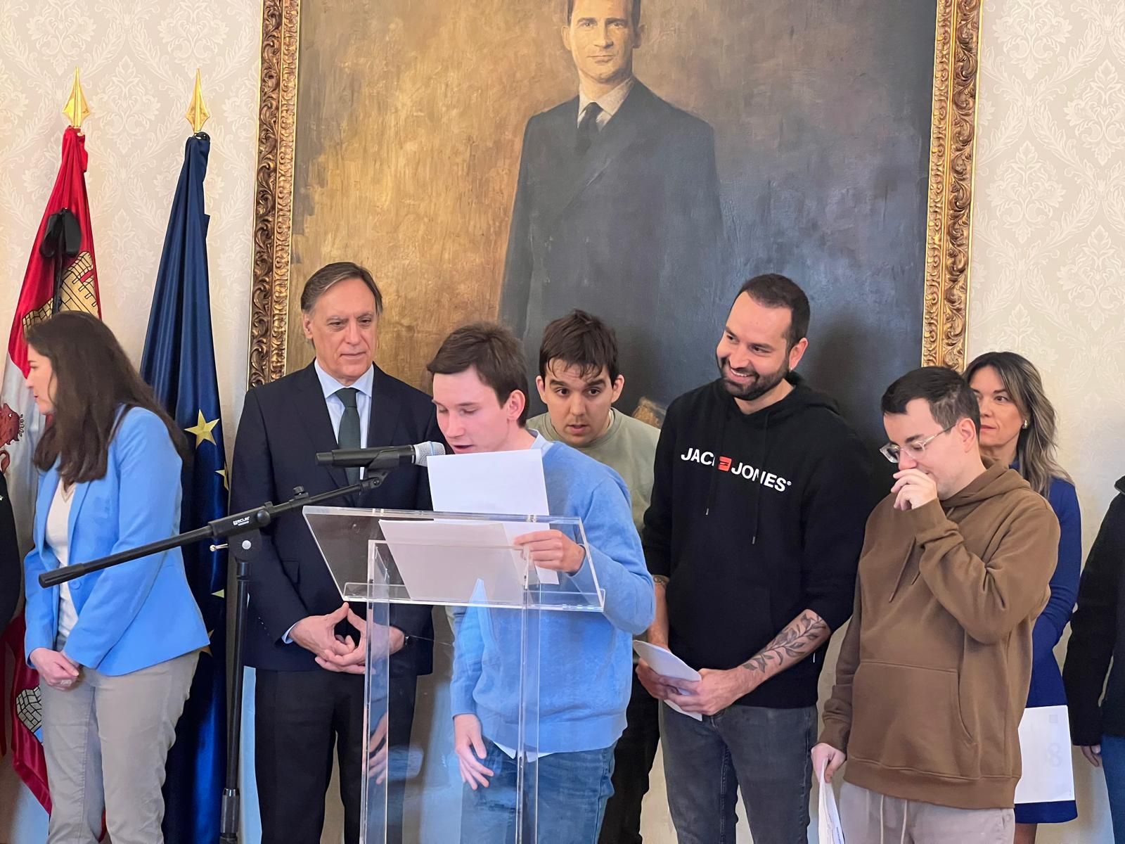 personas-con-tea-visitan-el-ayuntamiento-de-salamanca-en-el-dia-mundial-de-concienciacion-sobre-el-autismo-10
