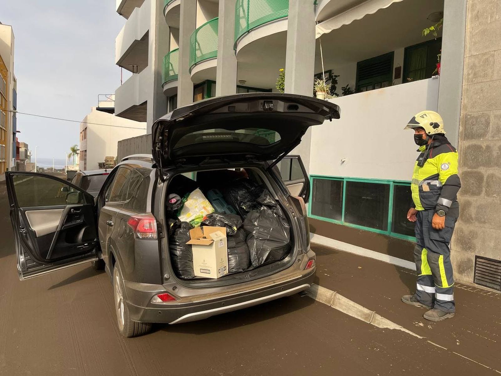 Recogida de pertenencias en La Palma | Fotografía Carmen Verdú