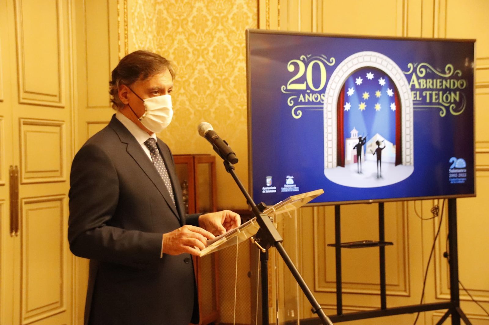 Carlos García Carbayo, alcalde de Salamanca, durante la presentación de la programación cultural del Ayuntamiento de Salamanca 2022