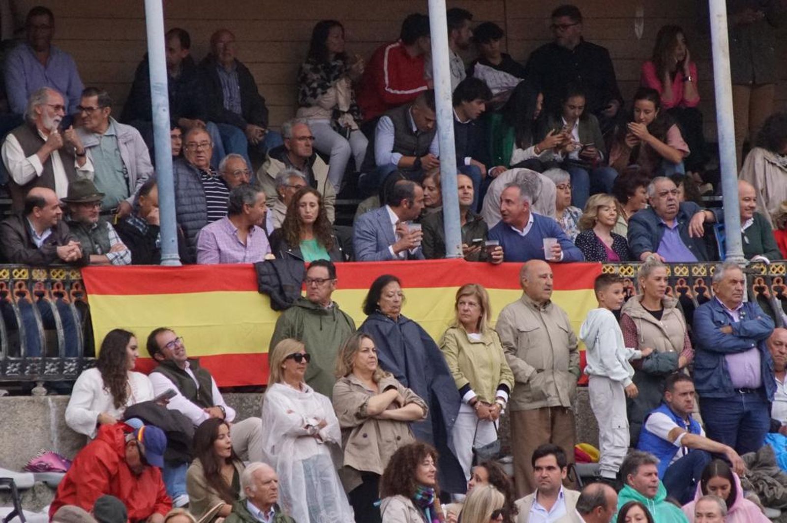 tendidos-de-la-glorieta-durante-la-corrida-de-garcia-y-olga-jimenez-63
