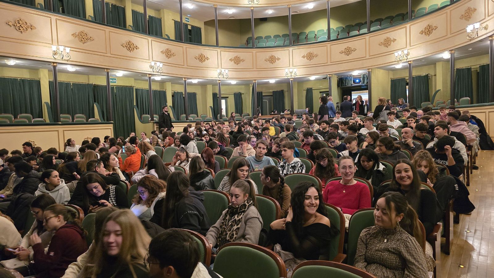 El concejal de Protección Ciudadana y Tráfico, Ángel Molina, asiste a la actividad escolar de concienciación sobre seguridad vial de Aesleme