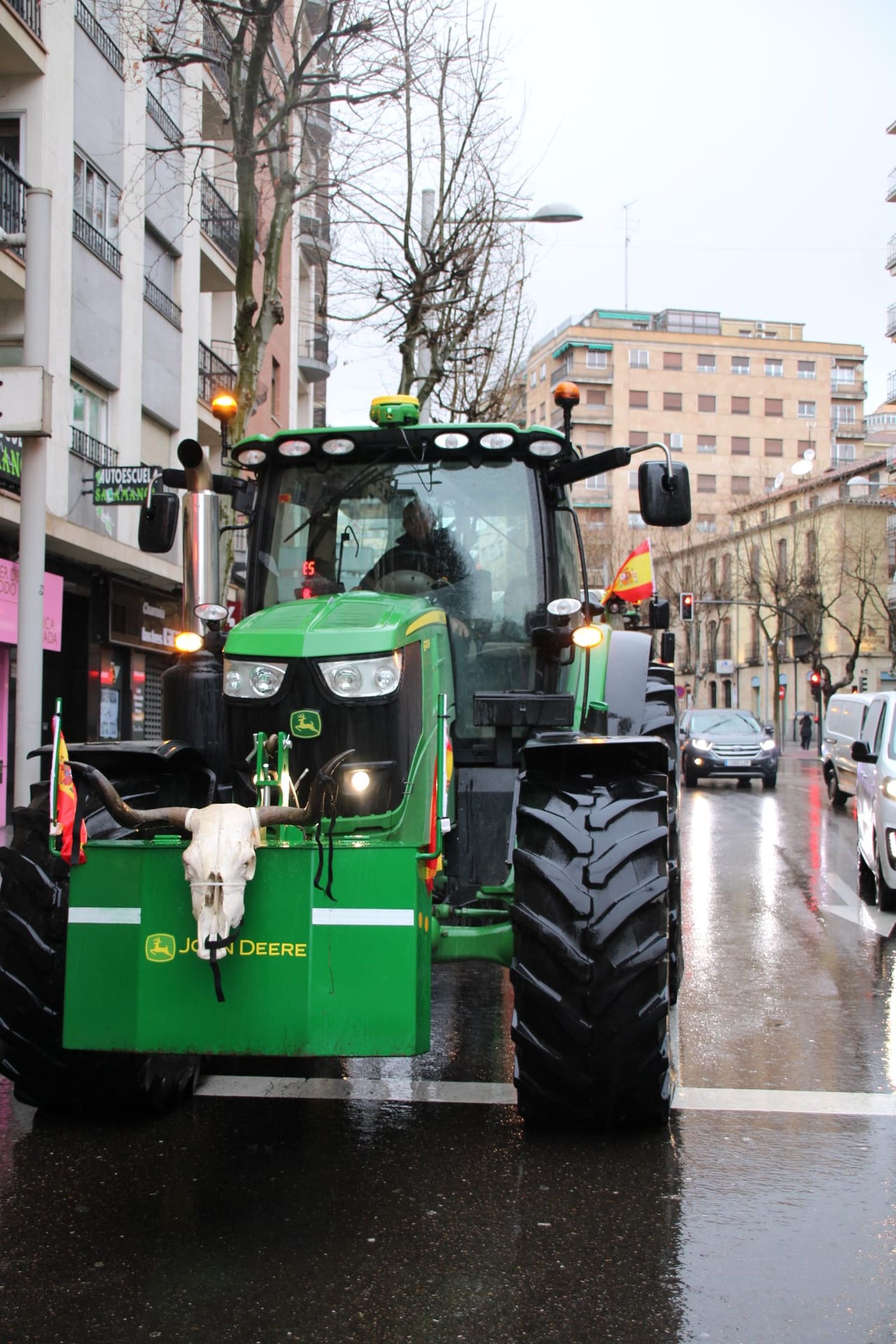 En imágenes la marcha con tractores y vehículos de campo en Salamanca en protesta contra Mercosur