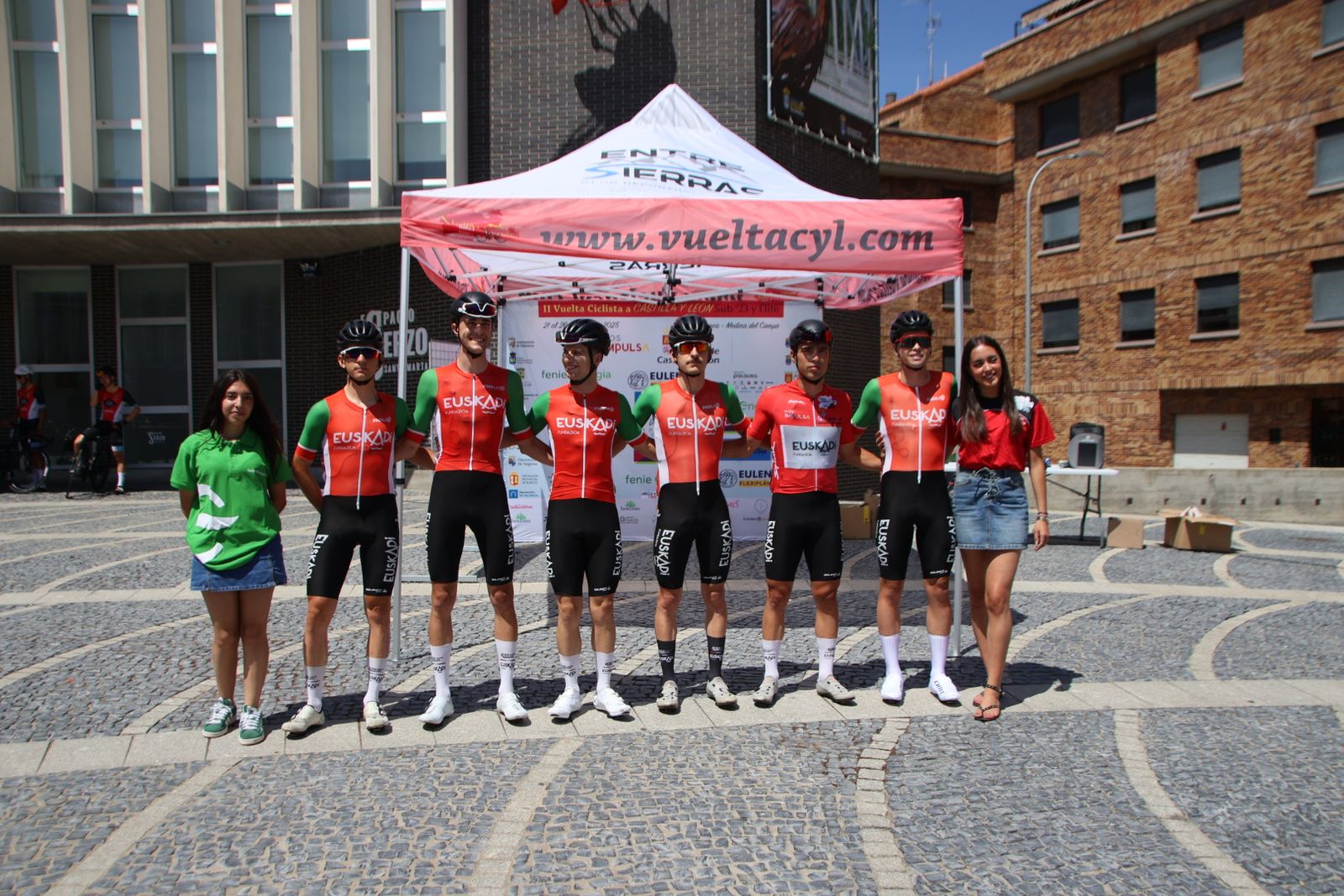 Salida II Vuelta Ciclista a Castilla y León Sub-23 y Élite