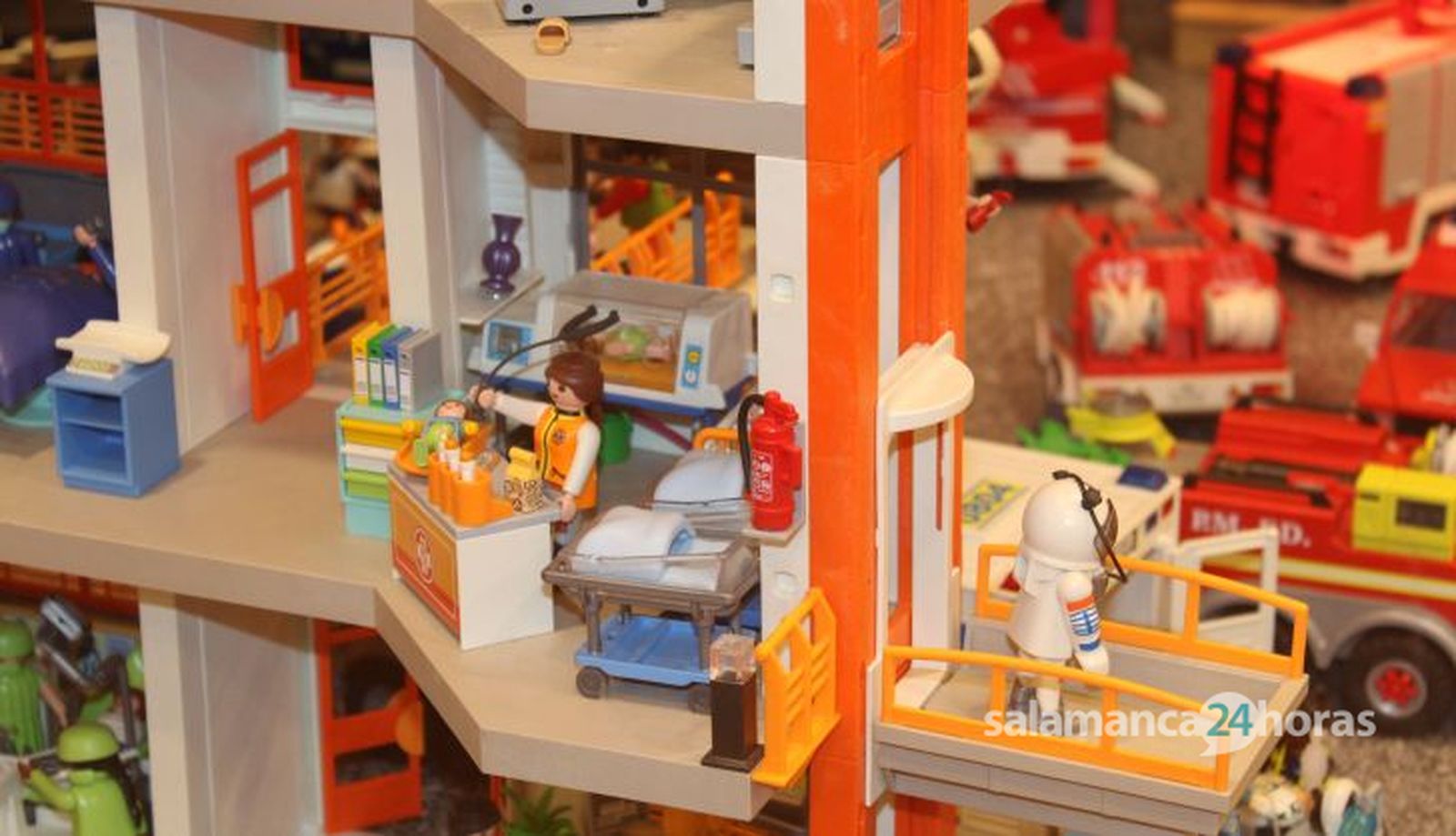 Exposición playmobils en Salamanca en favor del cáncer infantil (37)