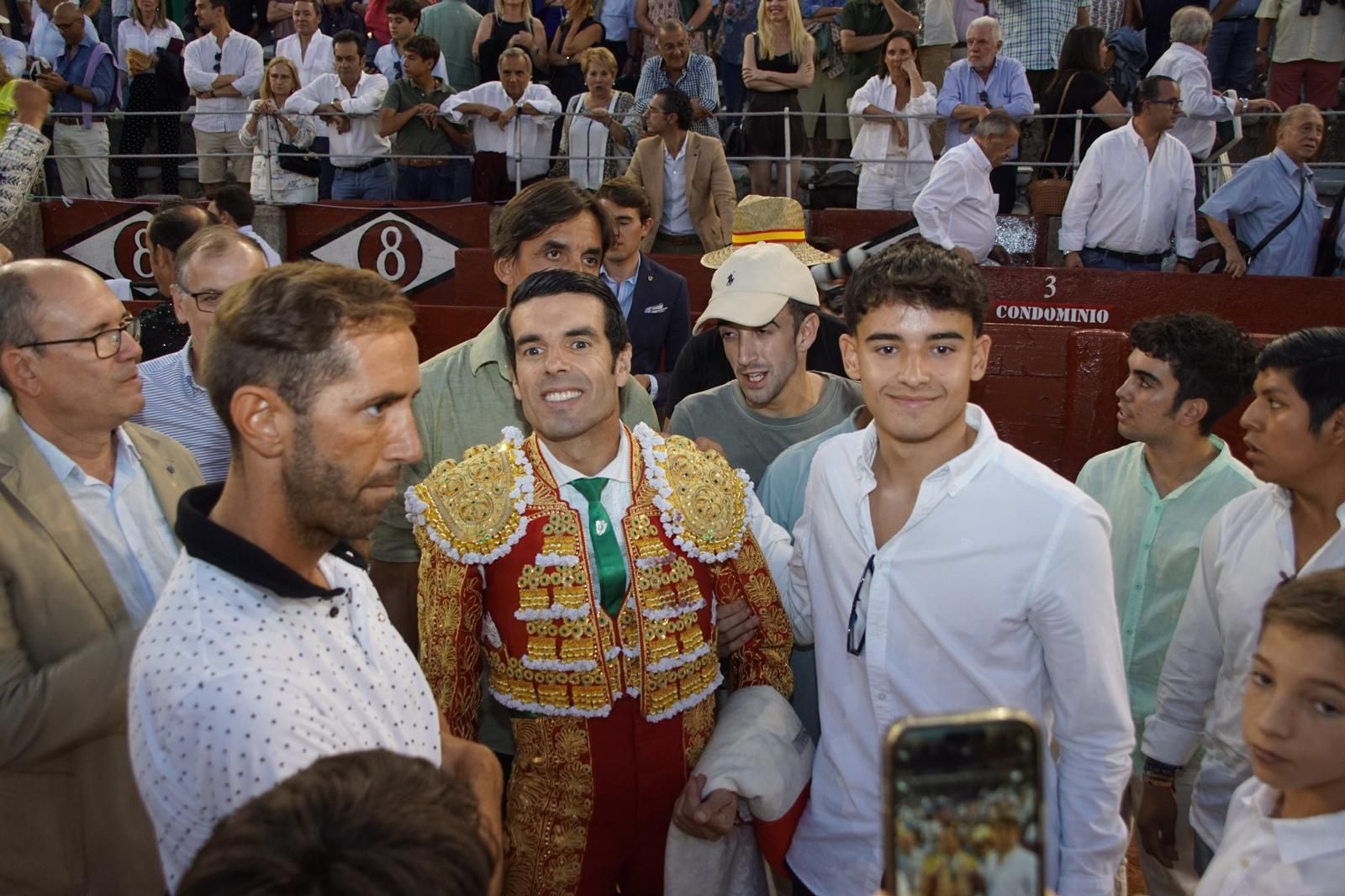 Así ha vivido la afición de La Glorieta el primer cartel de figuras de la feria: imágenes del ambiente en los tendidos y en el patio de cuadrillas