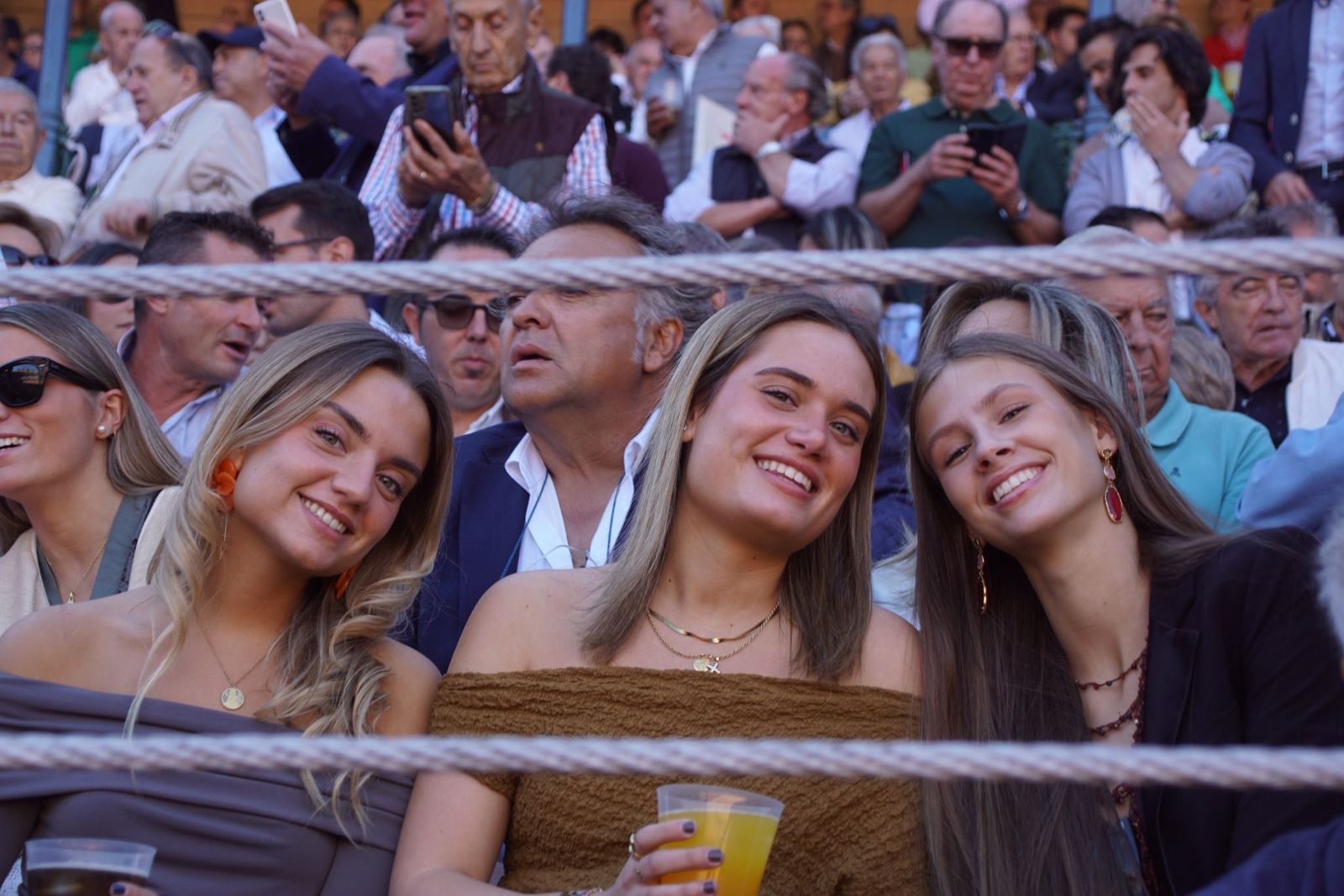 Así ha vivido la afición salmantina el adiós a la feria desde los tendidos: imágenes del ambiente en la corrida concurso