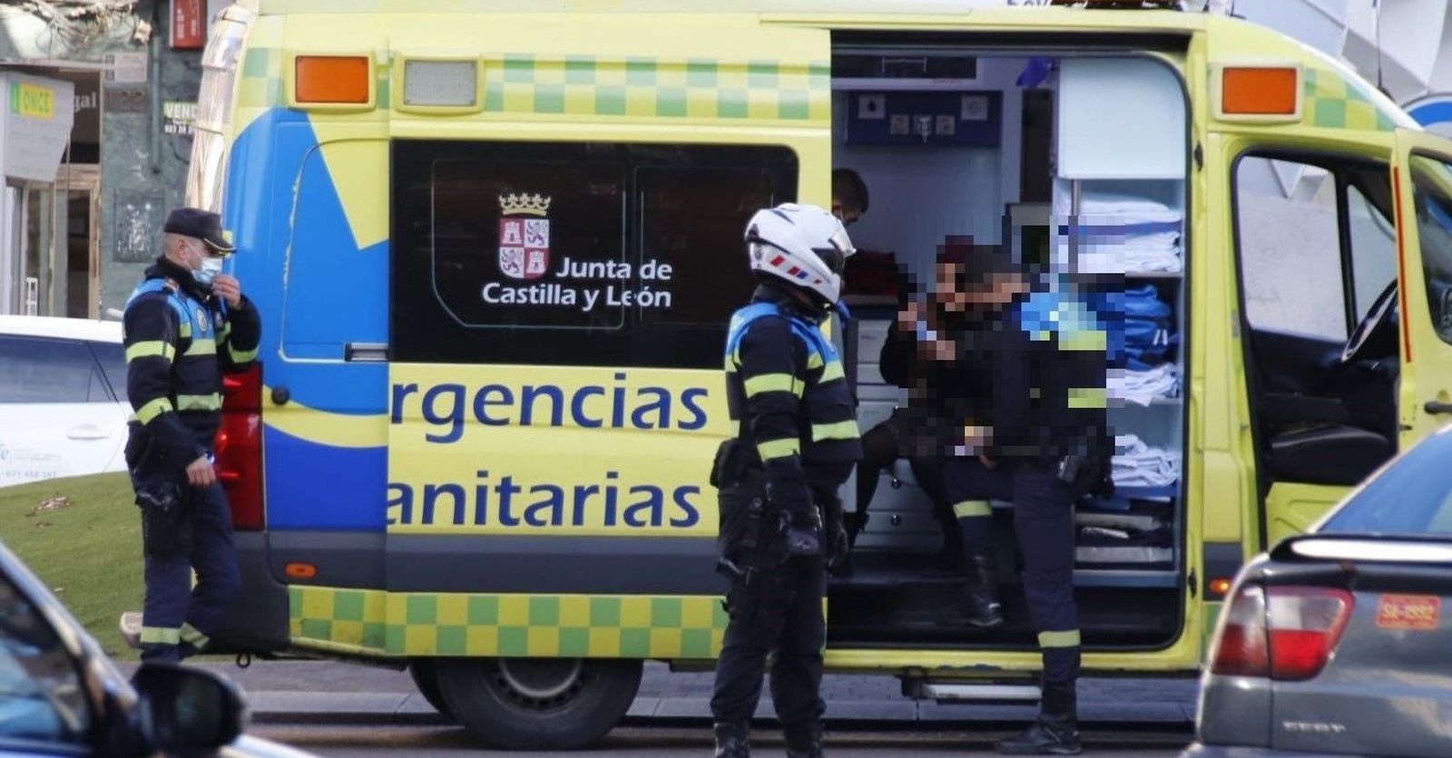 Atropello de un conductor de patinete. Foto de archivo