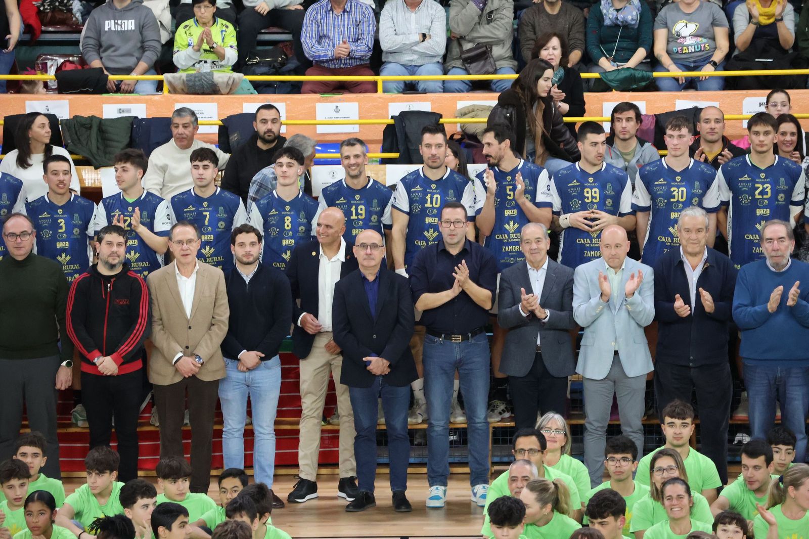 GALERÍA | El Club Balonmano Zamora celebra su 25º aniversario con una imagen muy especial
