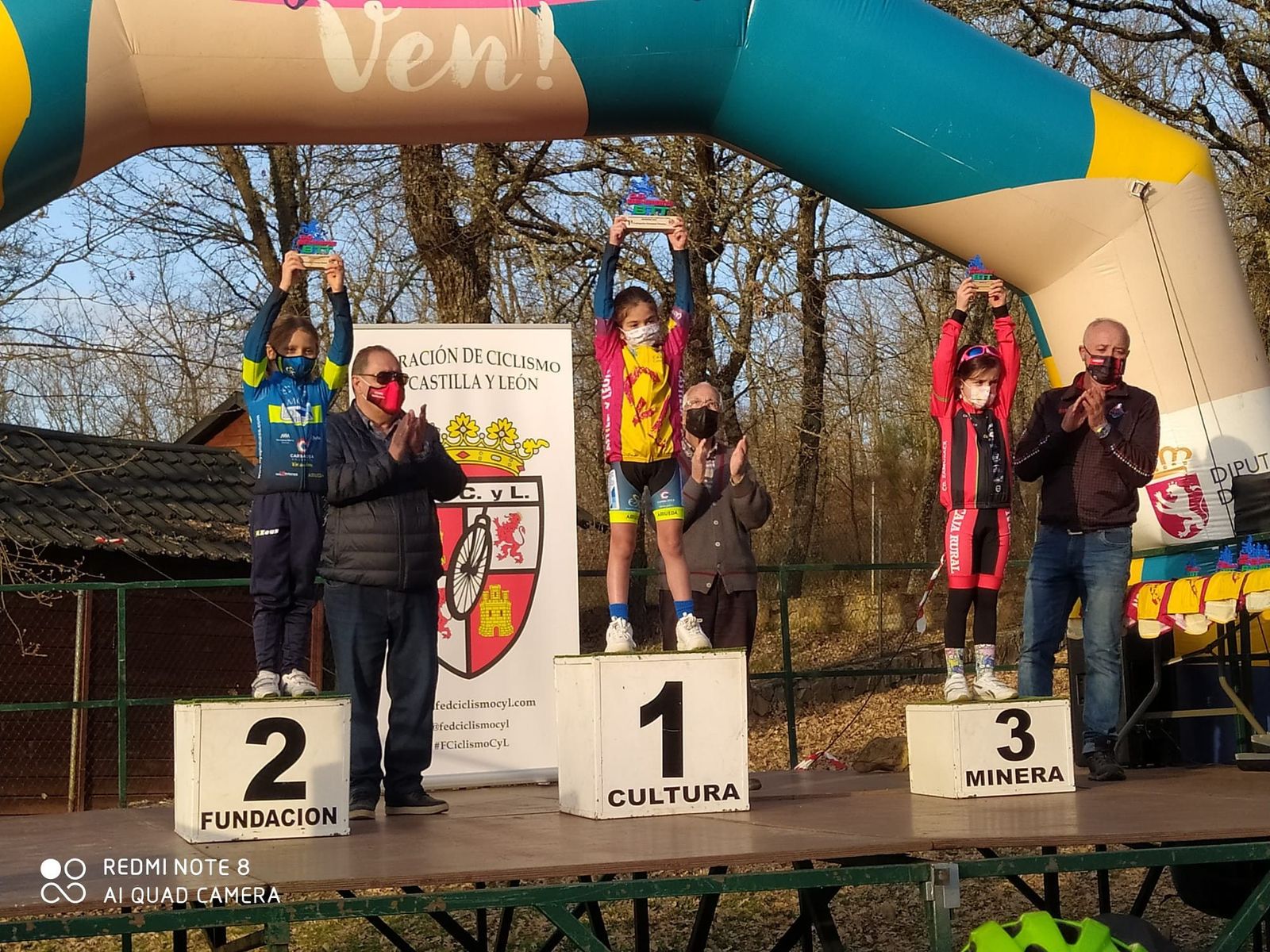 Una victoria y tres medallas para la Escuela de Ciclismo Salmantina en Bembibre en su retorno a la competición