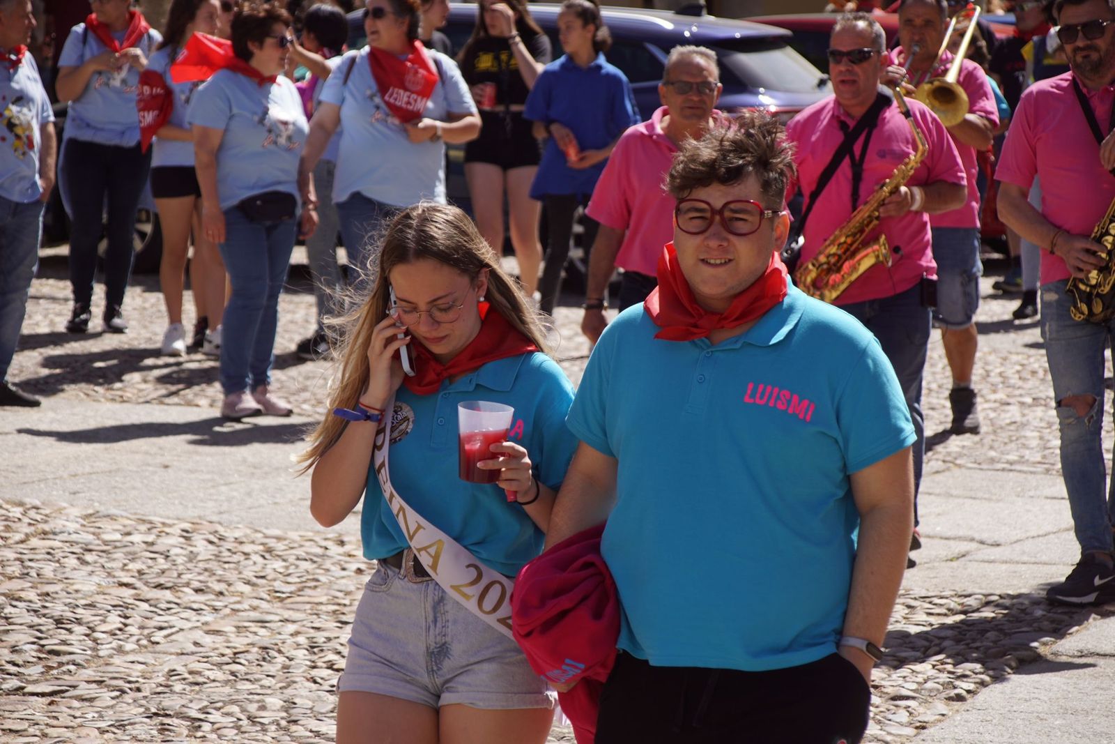 ledesma-calienta-motores-para-los-espantos-con-el-reparto-de-panuelos-y-la-salida-de-los-toros-del-prao-de-la-villa-45
