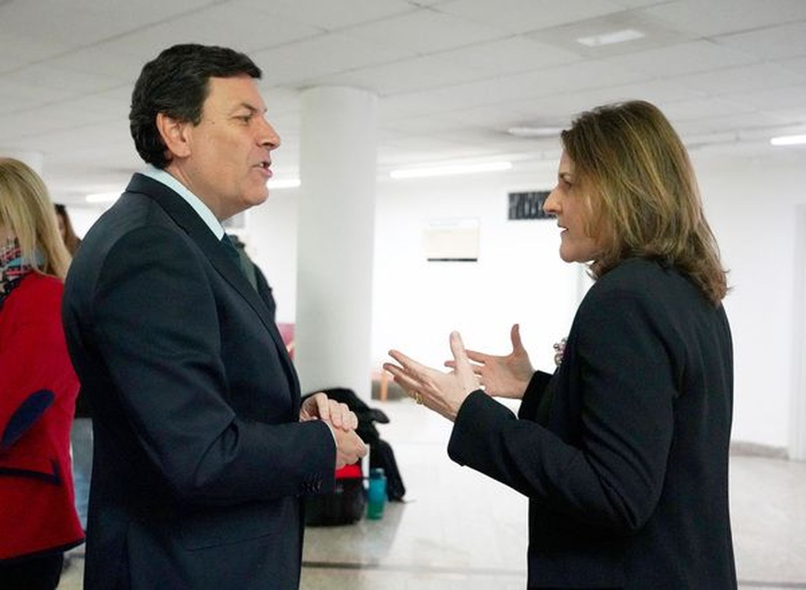 El consejero de Economía y Hacienda y portavoz, Carlos Fernández Carriedo, presenta la jornada 'Fondo Social Europeo+ 2021 2027'. Foto ICAL