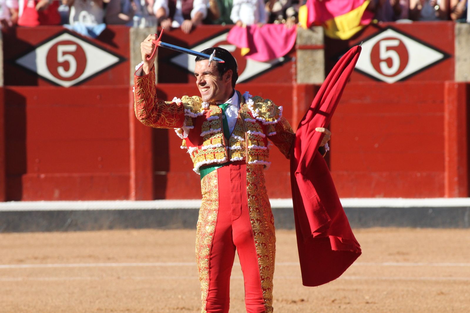 Emilio de Justo, Juan Ortega y Roca Rey inauguran el cartel de figuras en la feria de Salamanca: la corrida de Garcigrande en imágenes