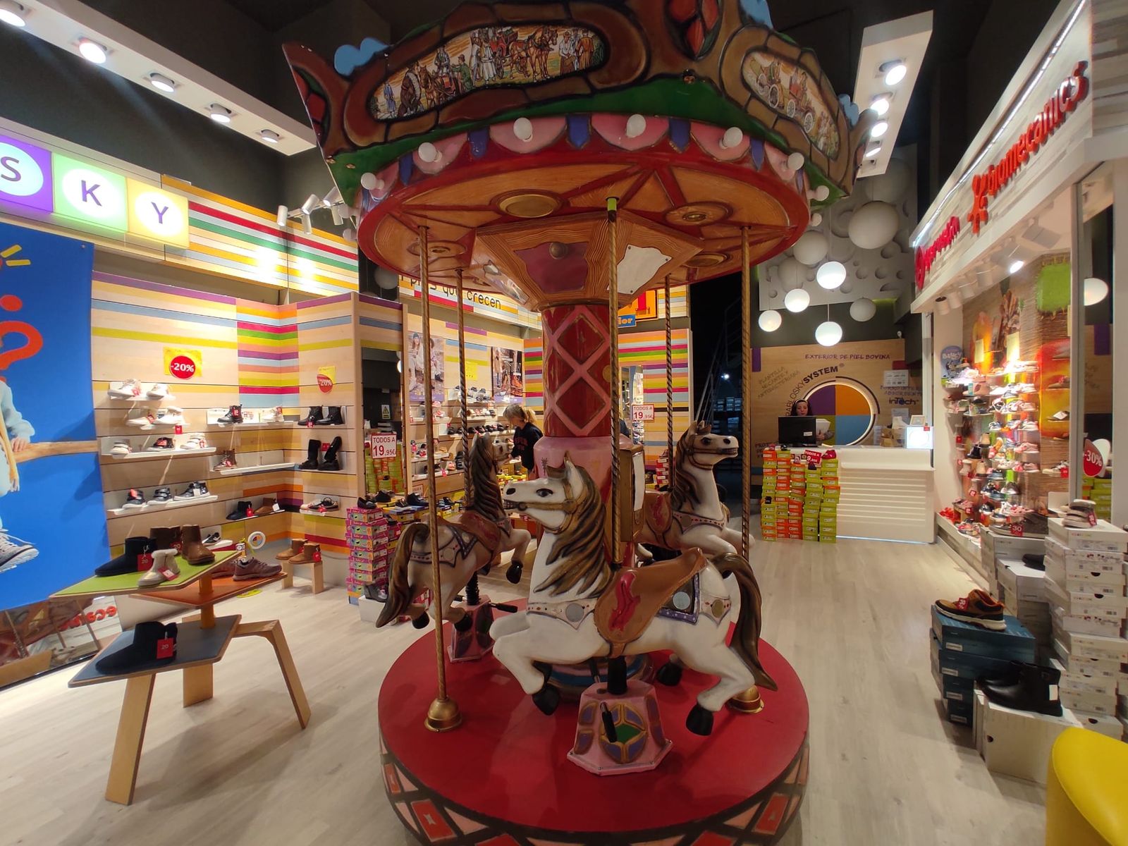 Interior de la zapatería