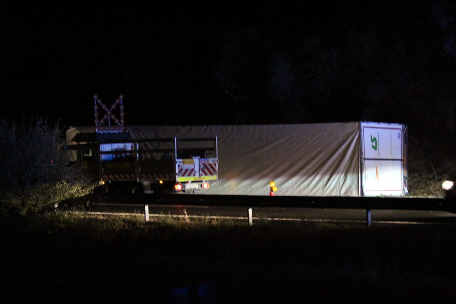 vuelca-un-camion-en-la-a-62-a-su-paso-por-aldeanueva-de-figueroa-2