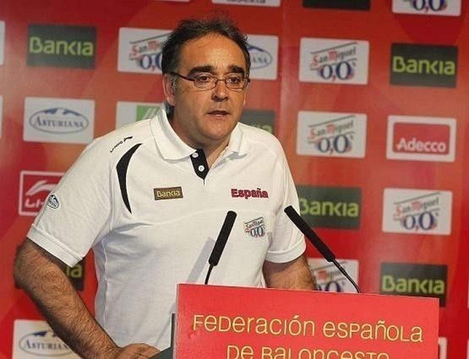 Rivas firma a José Ignacio Hernández