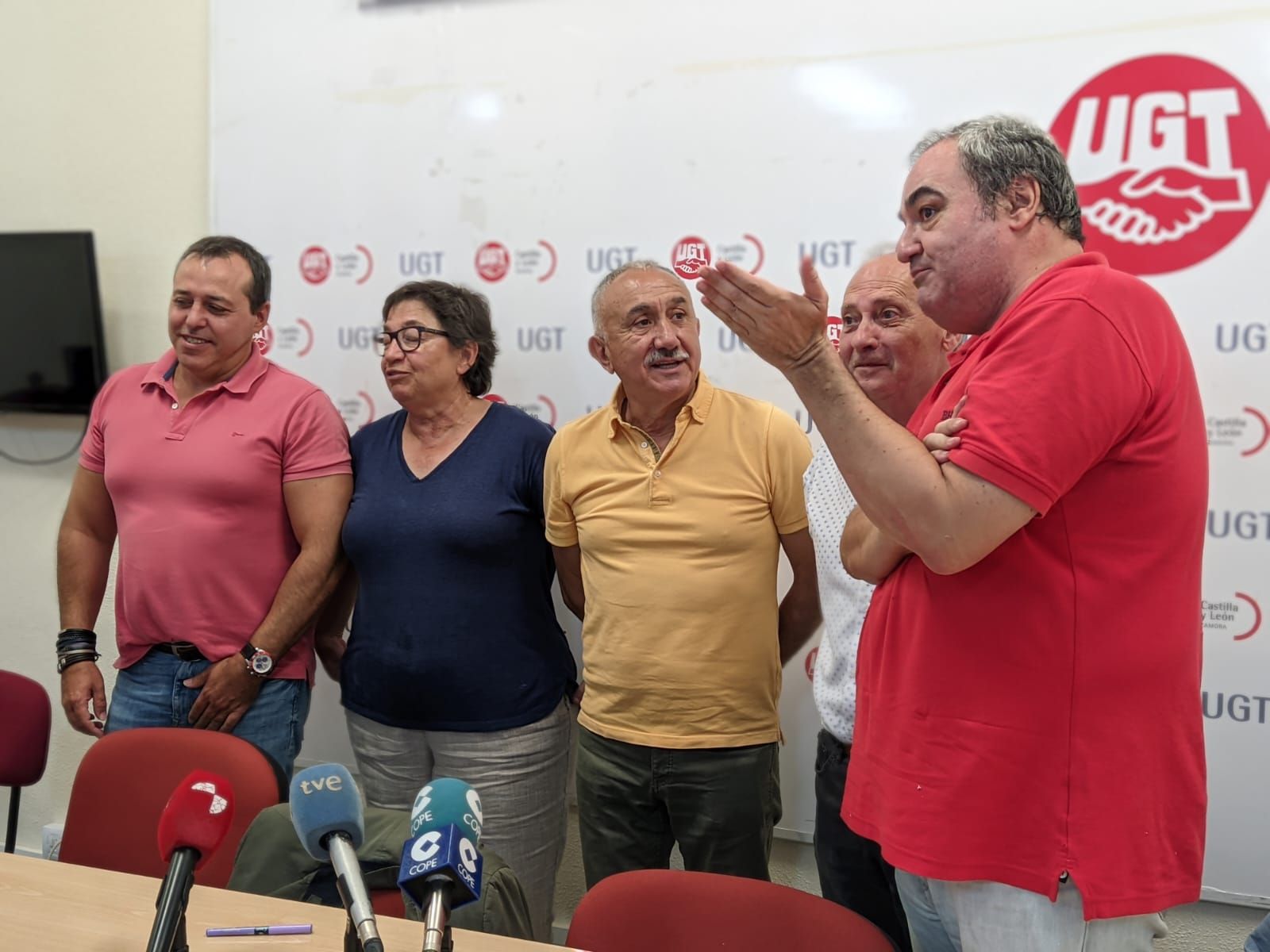 Raúl Castaño, Visitación Peral, Pepe Álvarez, Faustino Temprano y Tomás Pérez Urueña