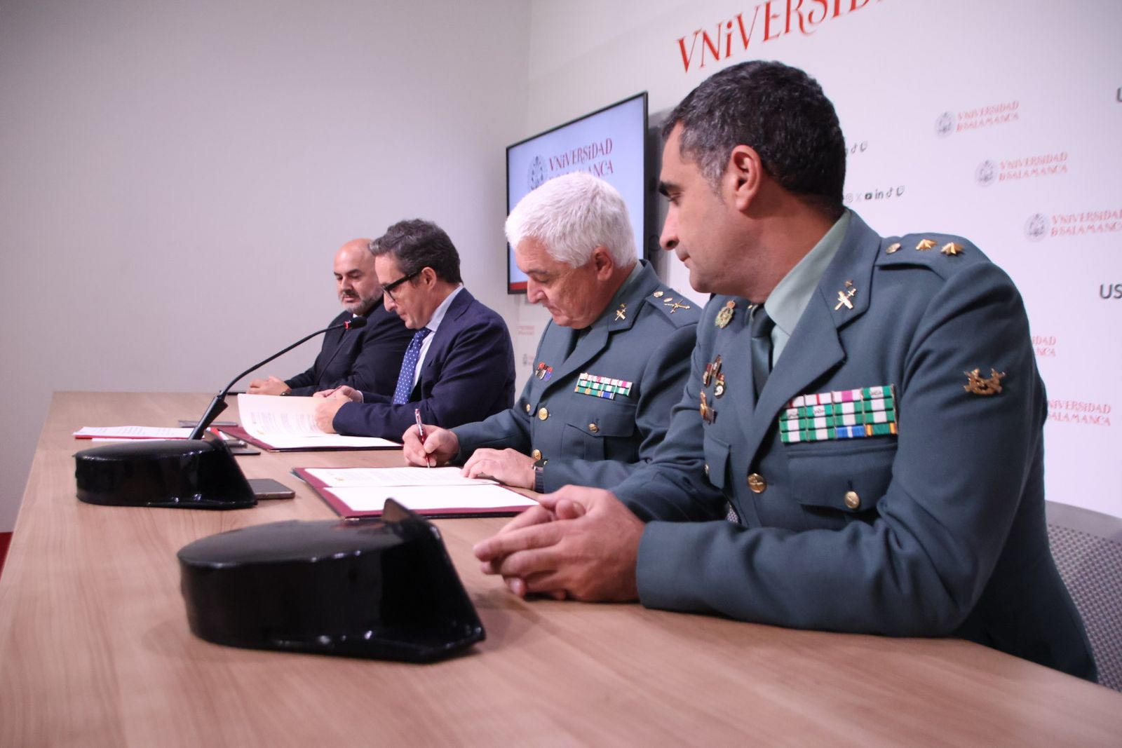 Firma de el protocolo general de actuación en materia de formación e investigación