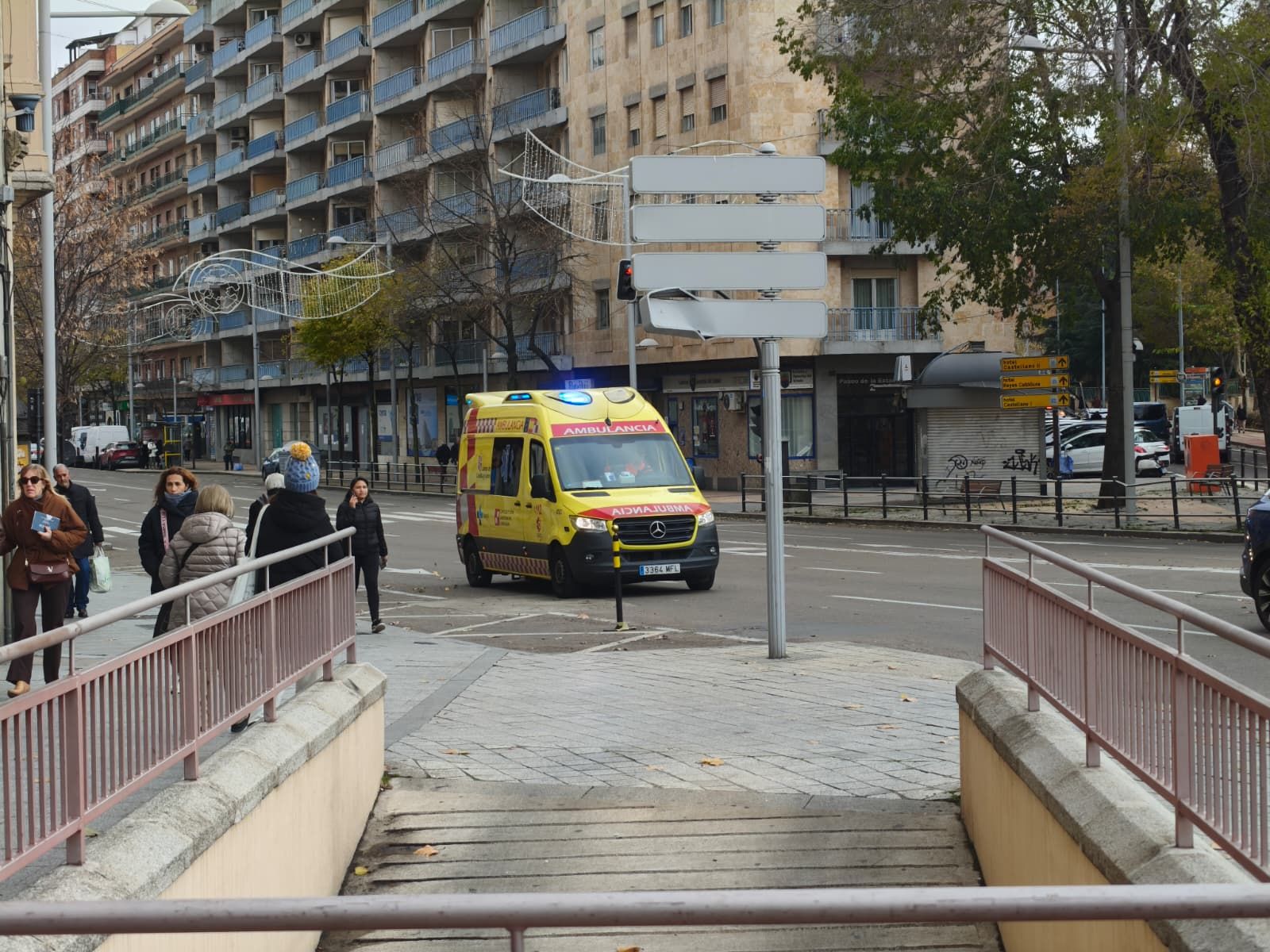 Ambulancia en el paseo de la Estación