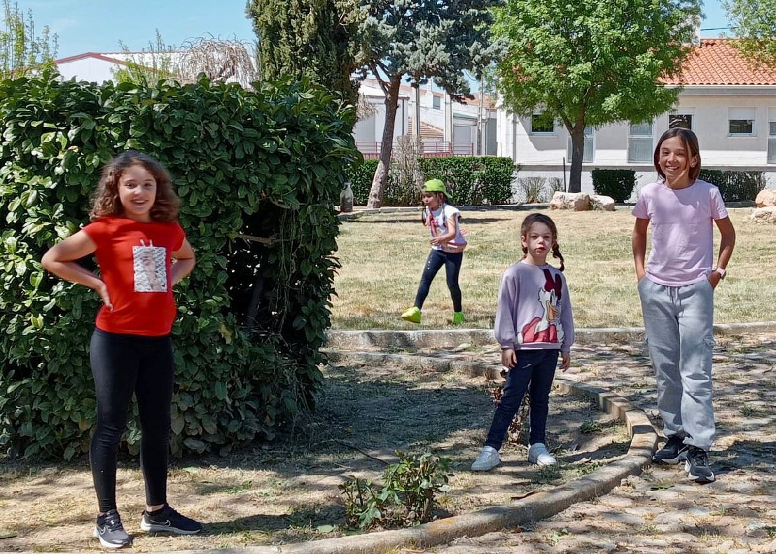 Vecinos de Navales disfrutan del Lunes de Aguas