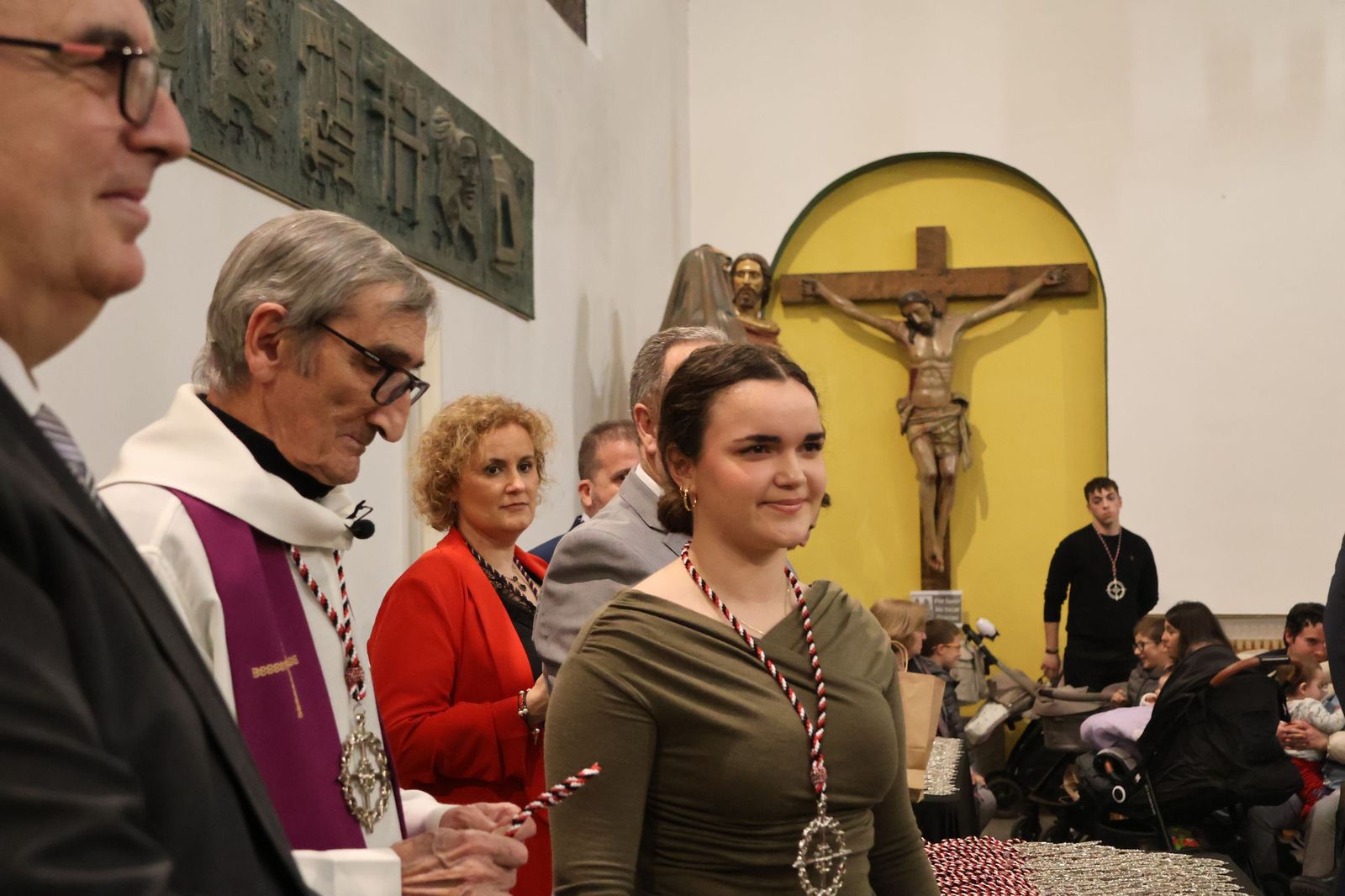 Entrada de nuevos hermanos de la Hermandad de Jesús en Su Tercera Caída (21).JPG