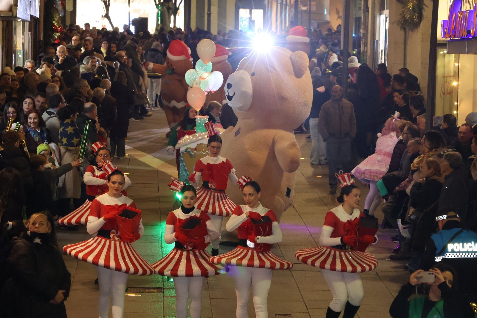 GALERÍA | El animado pasacalles de Escena por el centro de Zamora, en imágenes