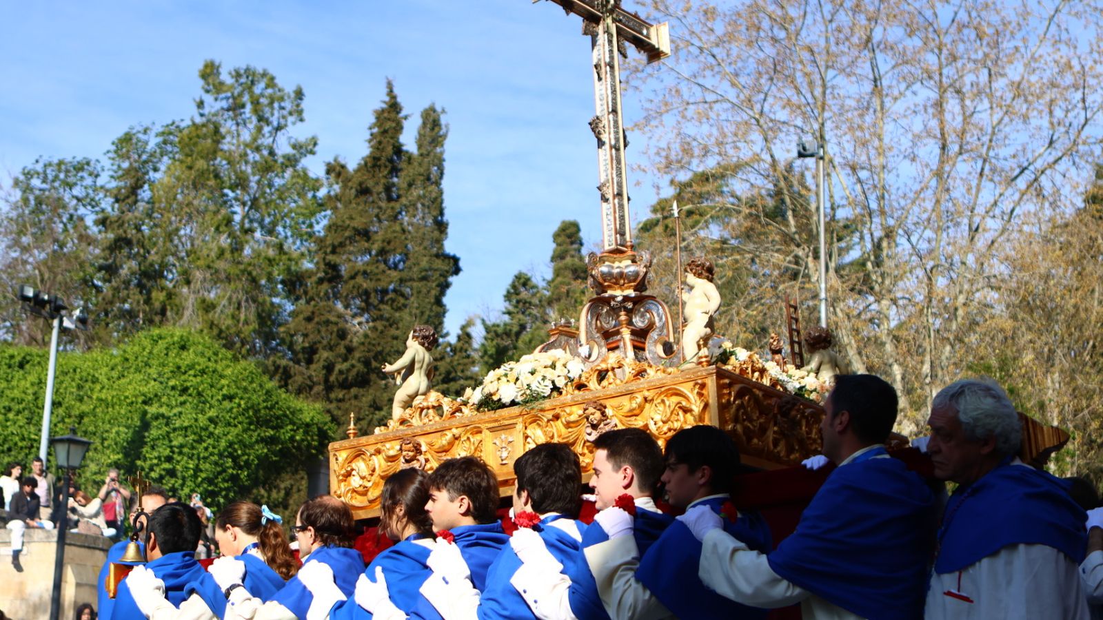 Procesión del encuentro de Nuestra Señora de la Alegría y Jesús Resucitado en el Domingo de Resurrección en Salamanca