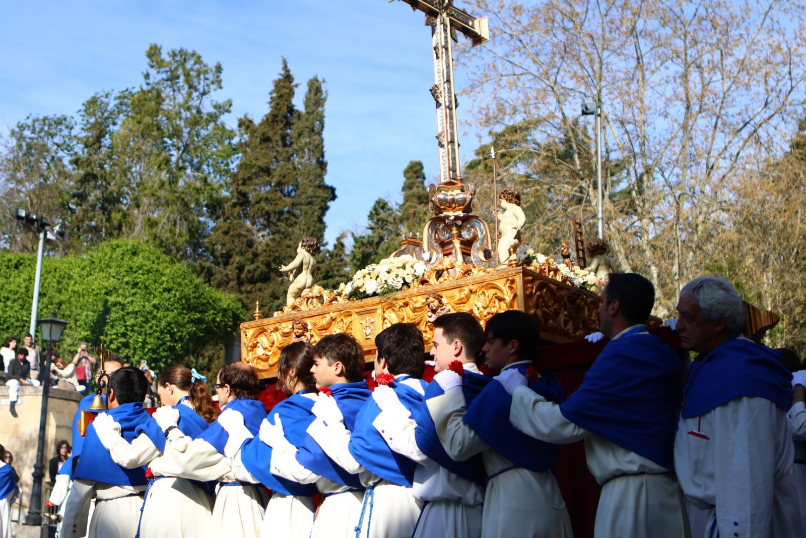 Procesión del encuentro de Nuestra Señora de la Alegría y Jesús Resucitado en el Domingo de Resurrección en Salamanca