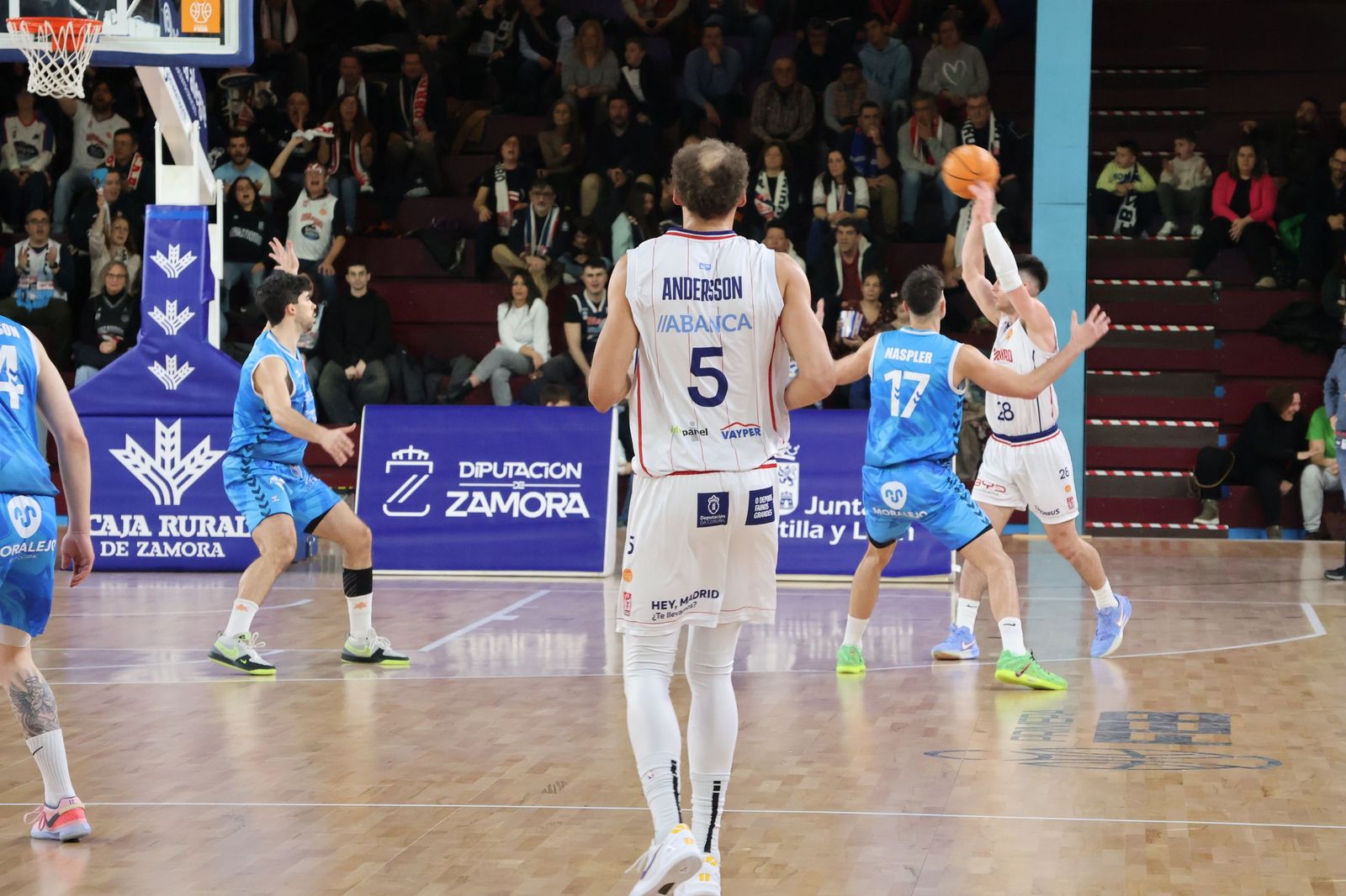 GALERÍA | Revive en imágenes el encuentro entre el CB Zamora y el Obradoiro