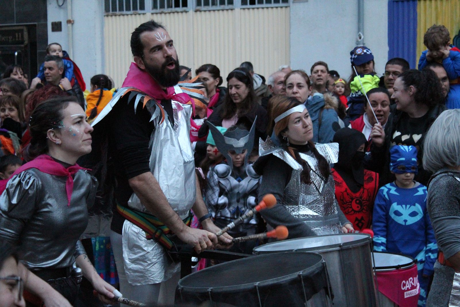 desfile-de-disfraces-de-carnaval-del-barrio-del-oeste-11