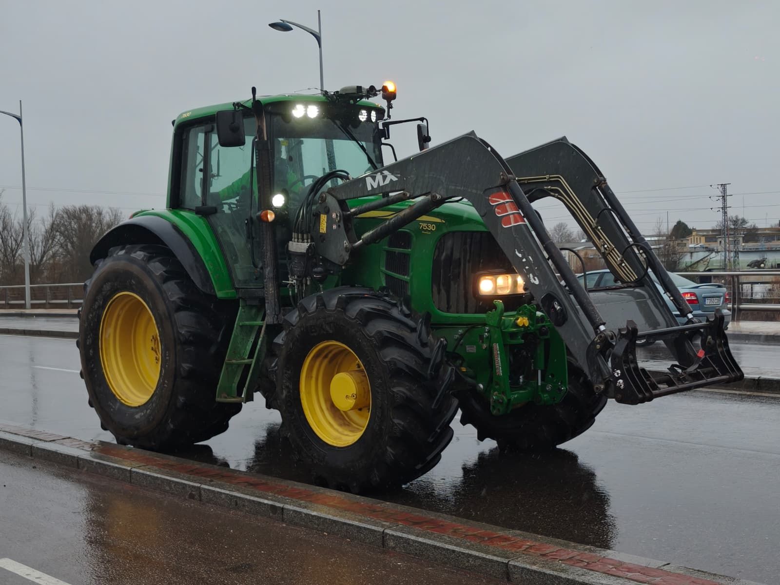 En imágenes la marcha con tractores y vehículos de campo en Salamanca en protesta contra Mercosur