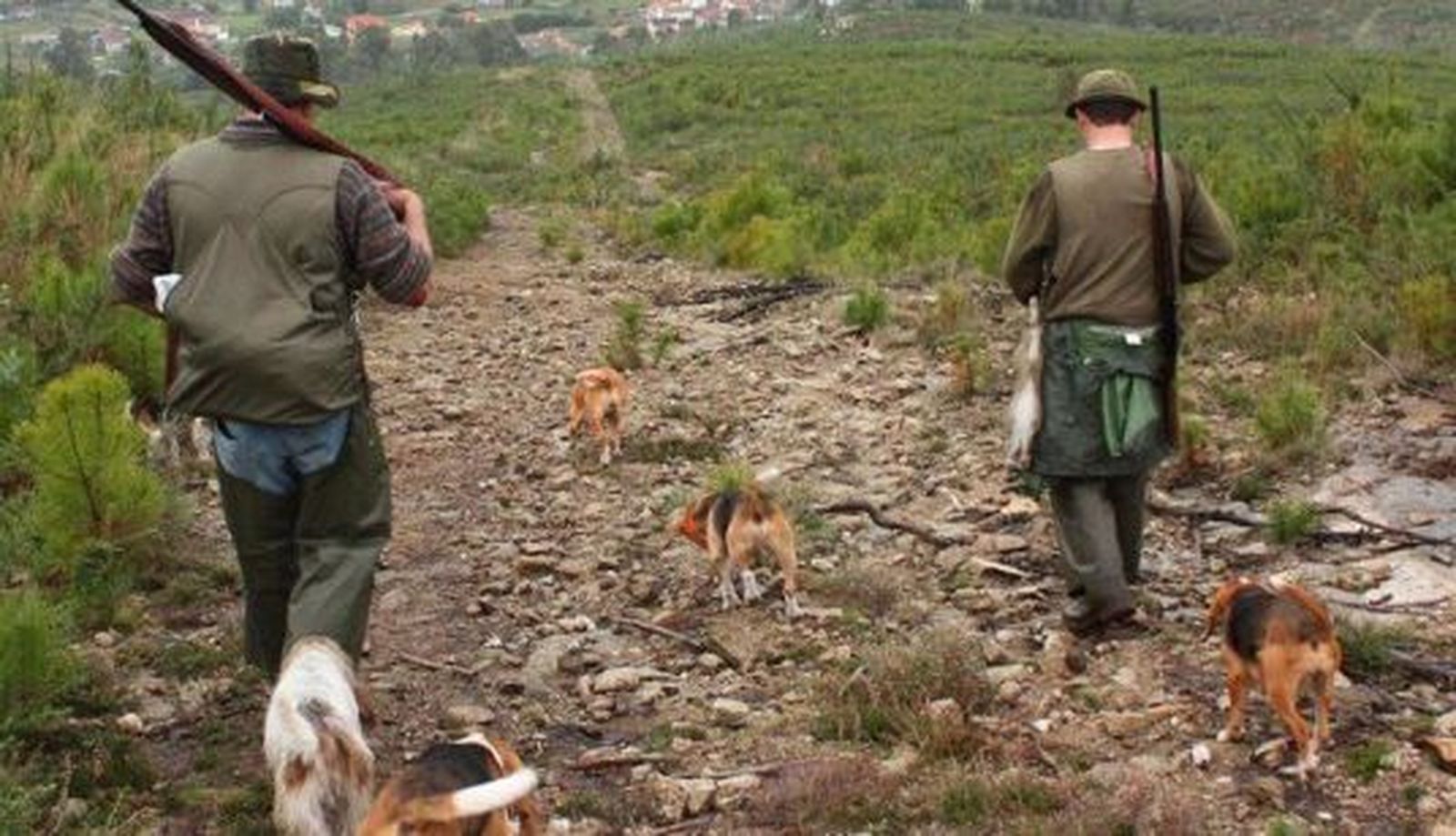 Cazadores en el monte