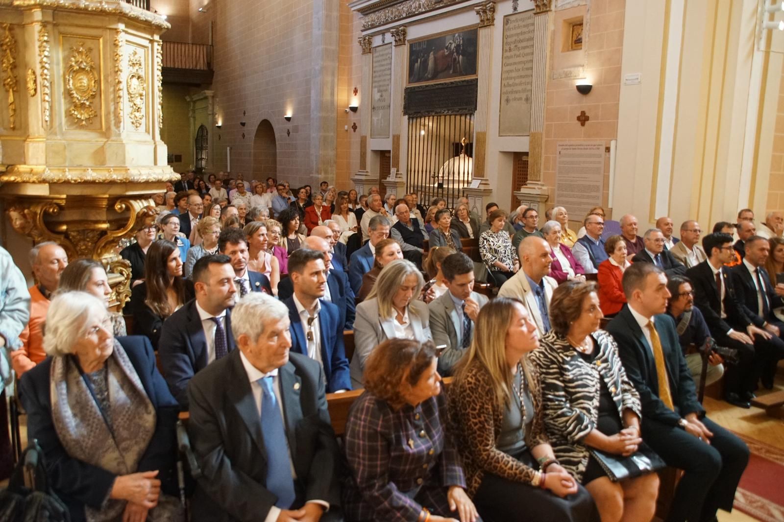 Alba nombra hijo adoptivo al prior Miguel Angel González  (5).jpeg