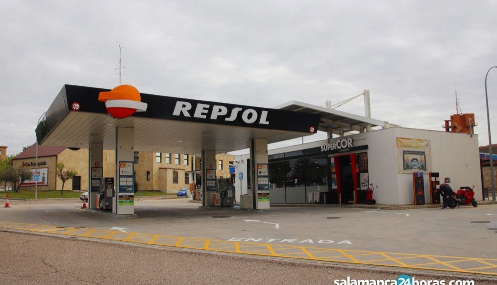 Imagen de archivo de una gasolinera en la carretera de Zamora