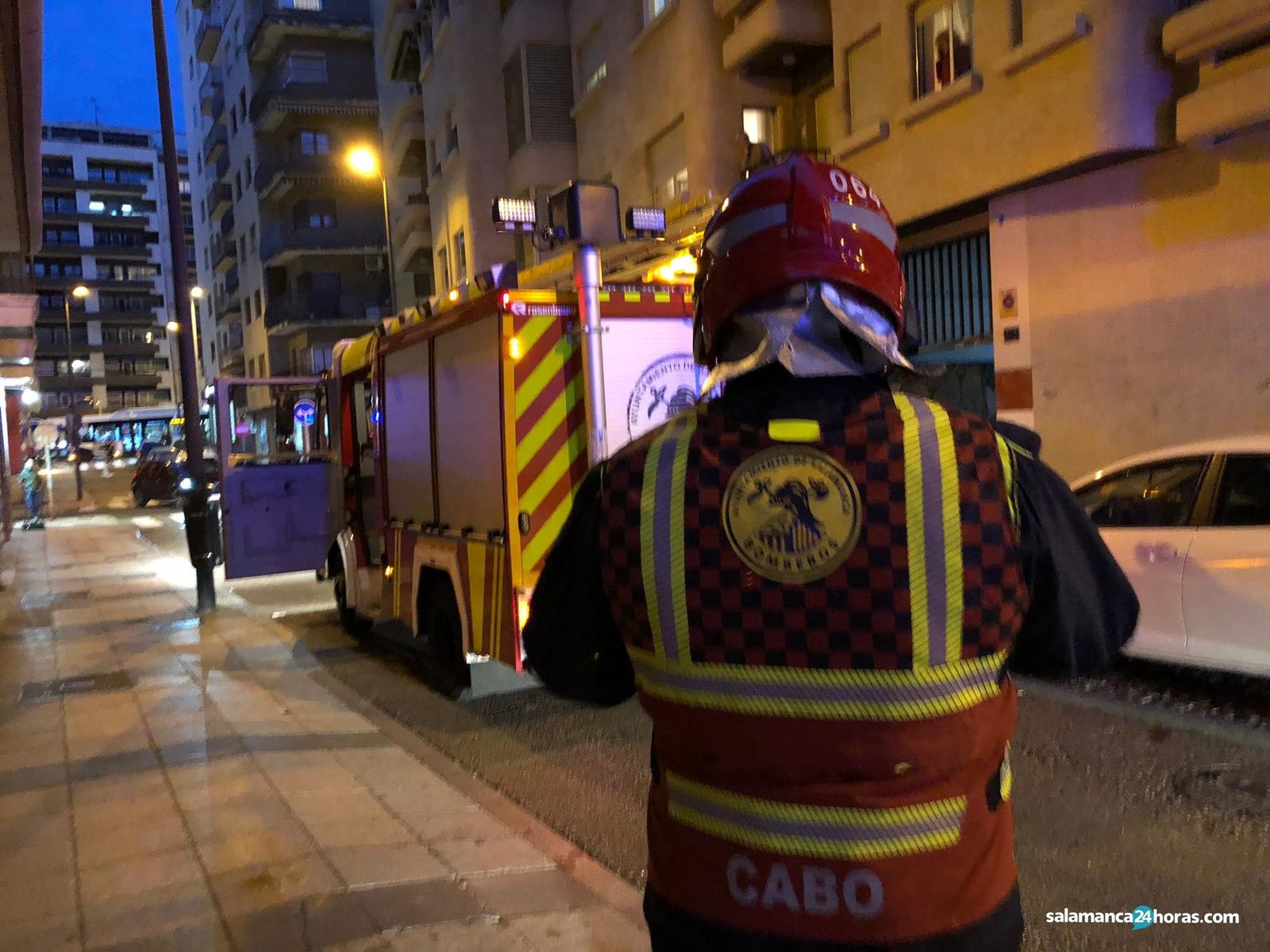 Bomberos en Rodríguez Fabres (3)