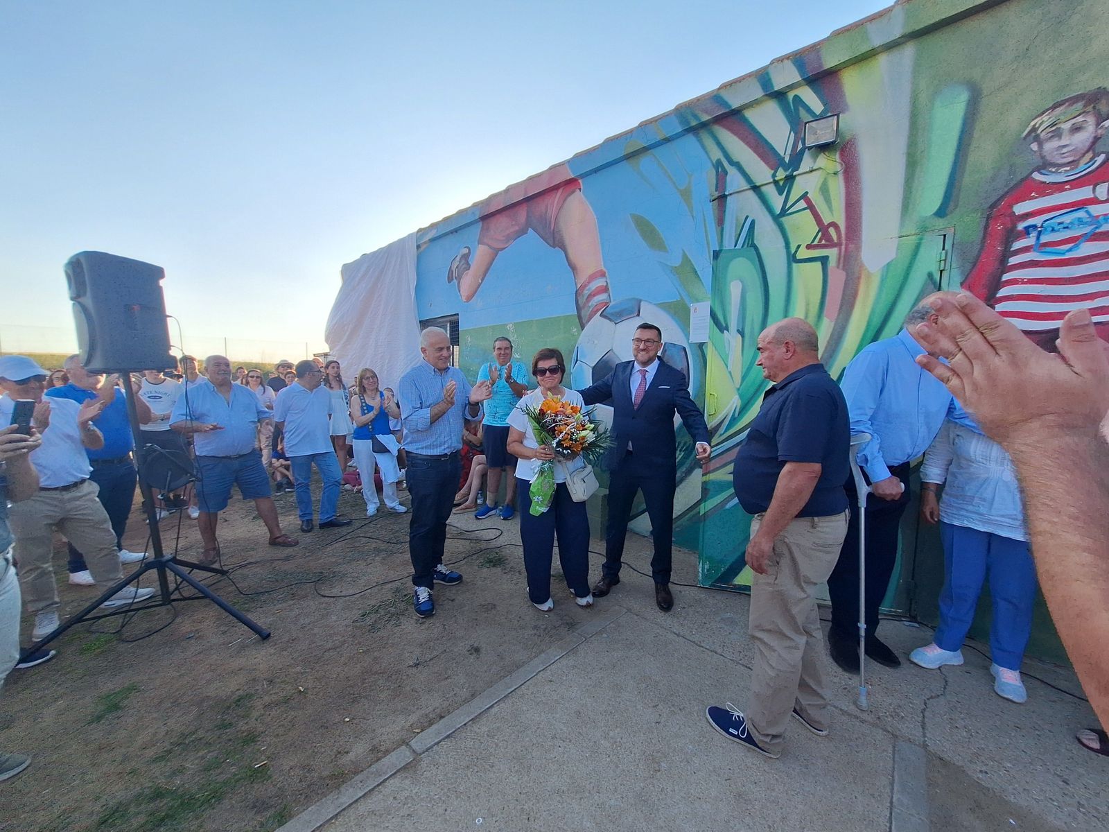 El campo de Castellanos de Villiquera pasa a llamarse Marcelino Valle