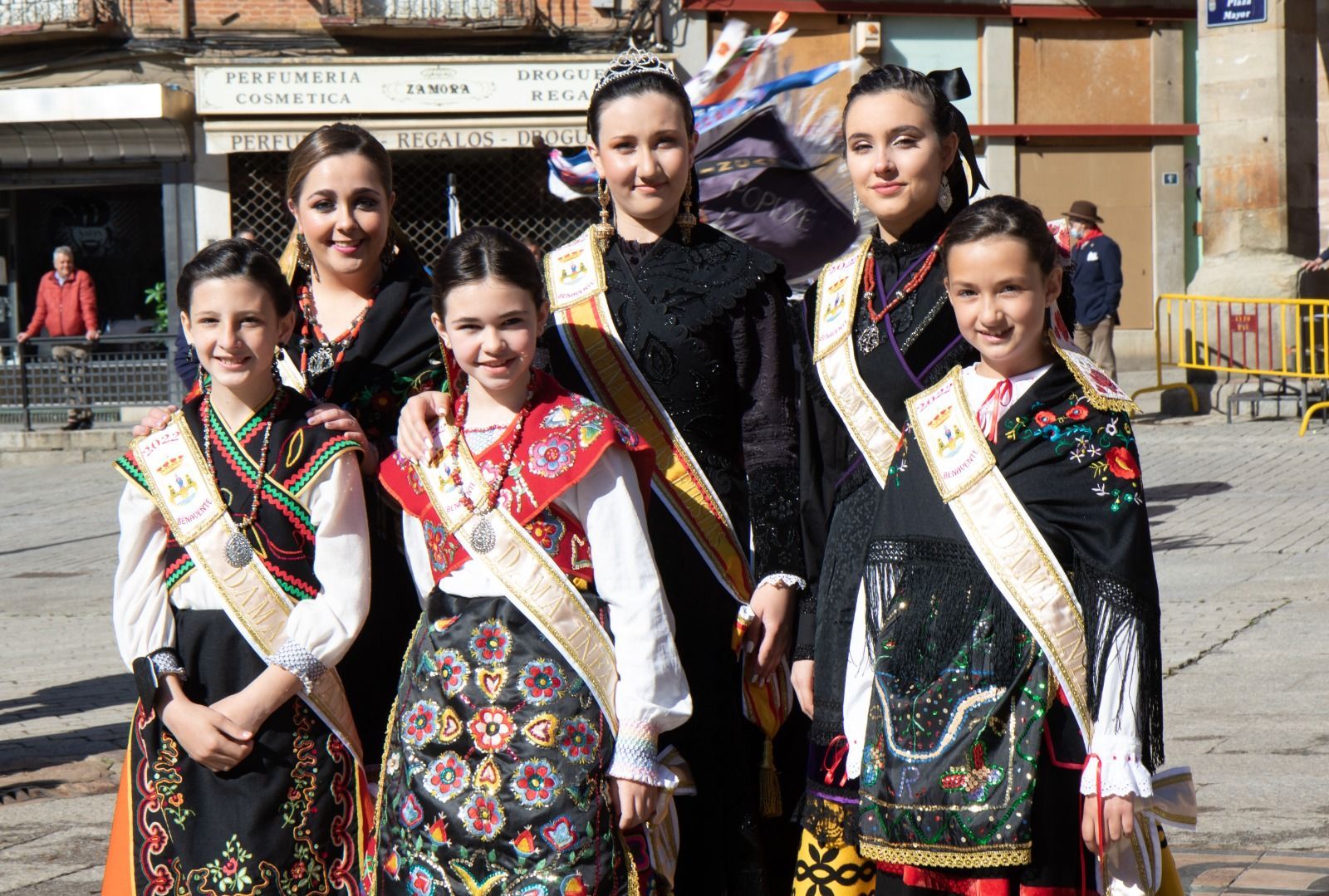 Representantes de la infancia y de la juventud de Benavente en años anteriores