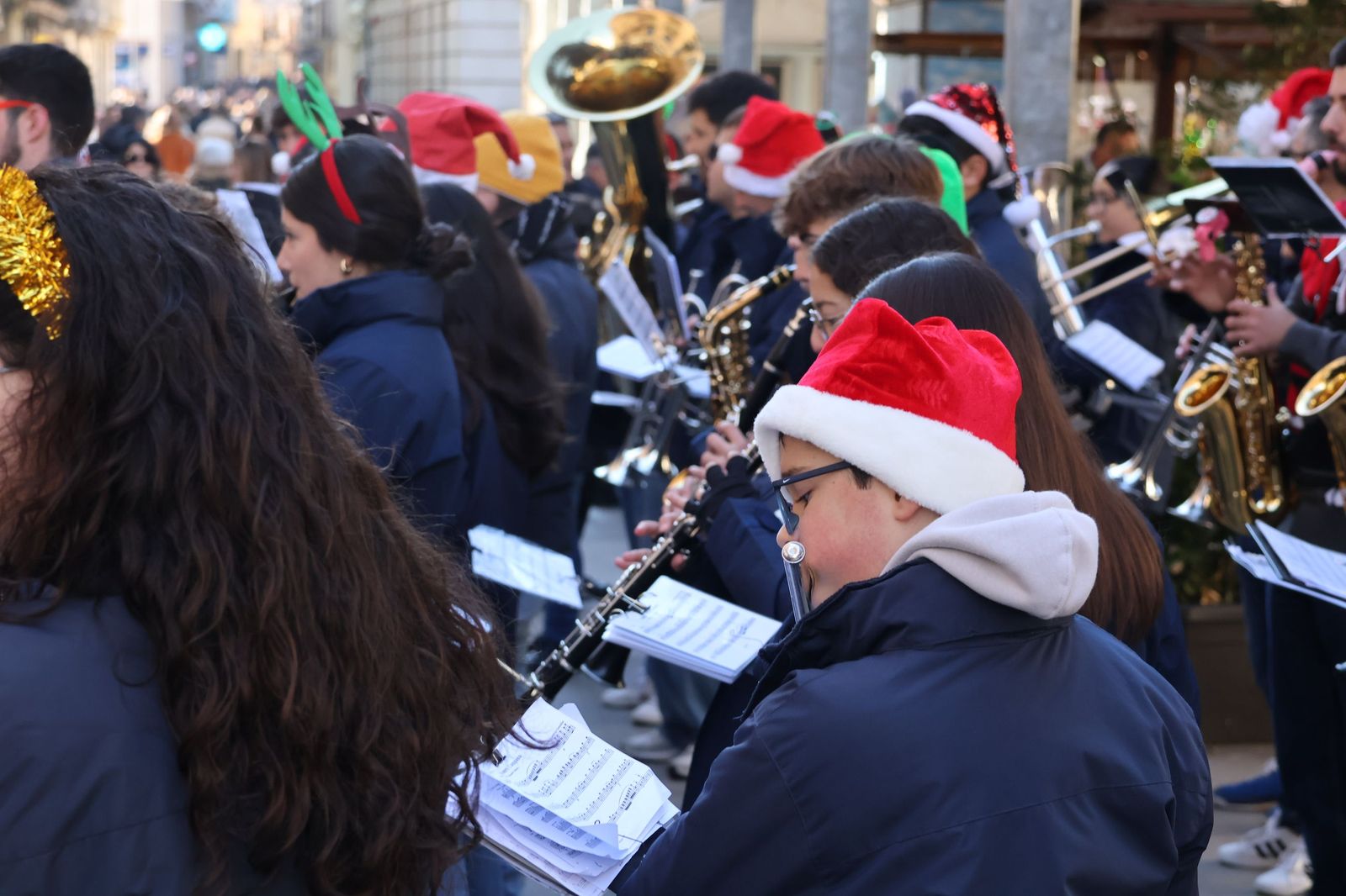 GALERÍA | Zamora vive un pasacalles repleto de espíritu navideño